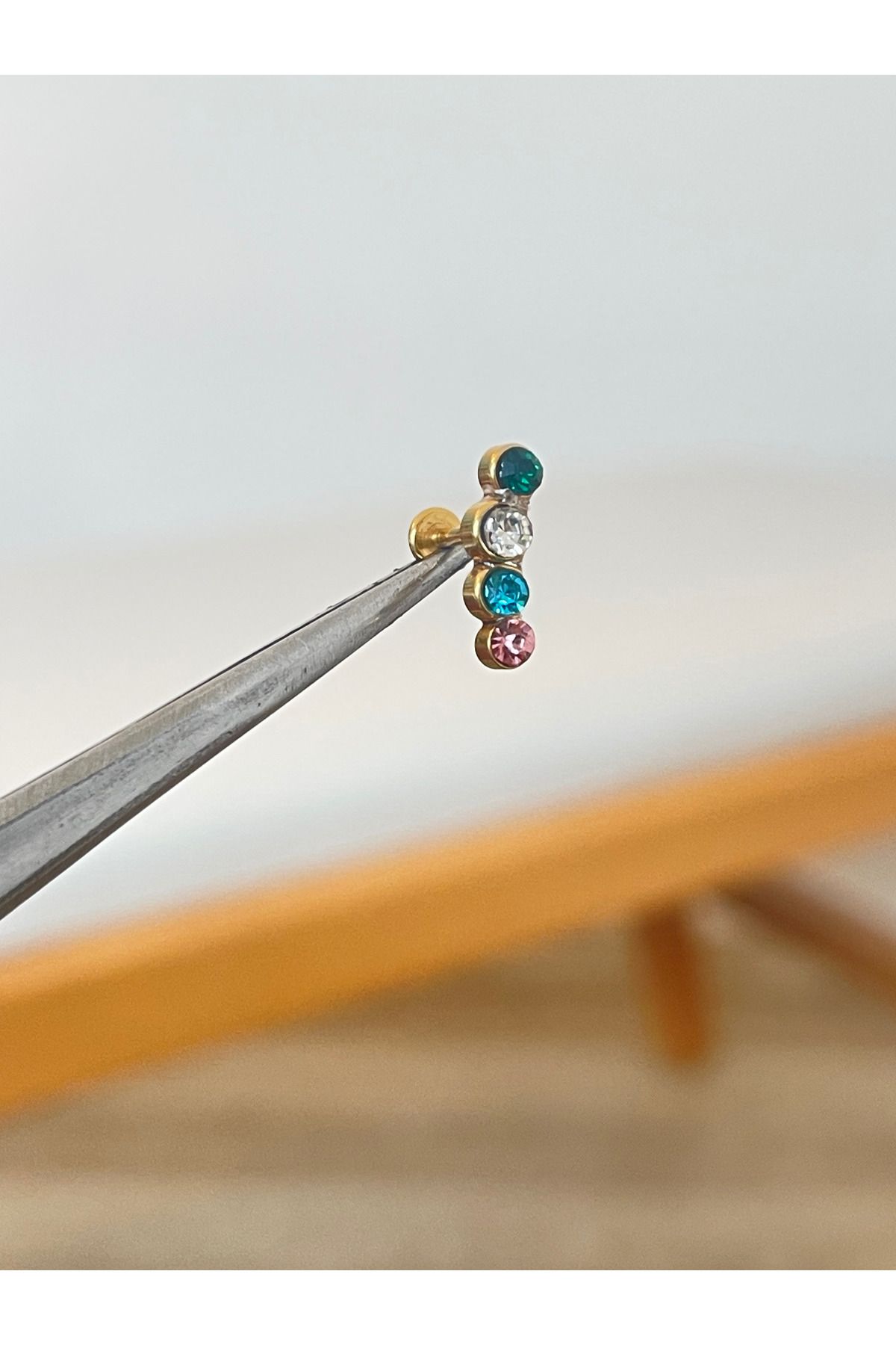 Rupen Kraft 316 L Cerrahi Çelik 4 Taşlı Renkli Asimetrik Altın Tragus Helix Kıkırdak Dudak Piercingi