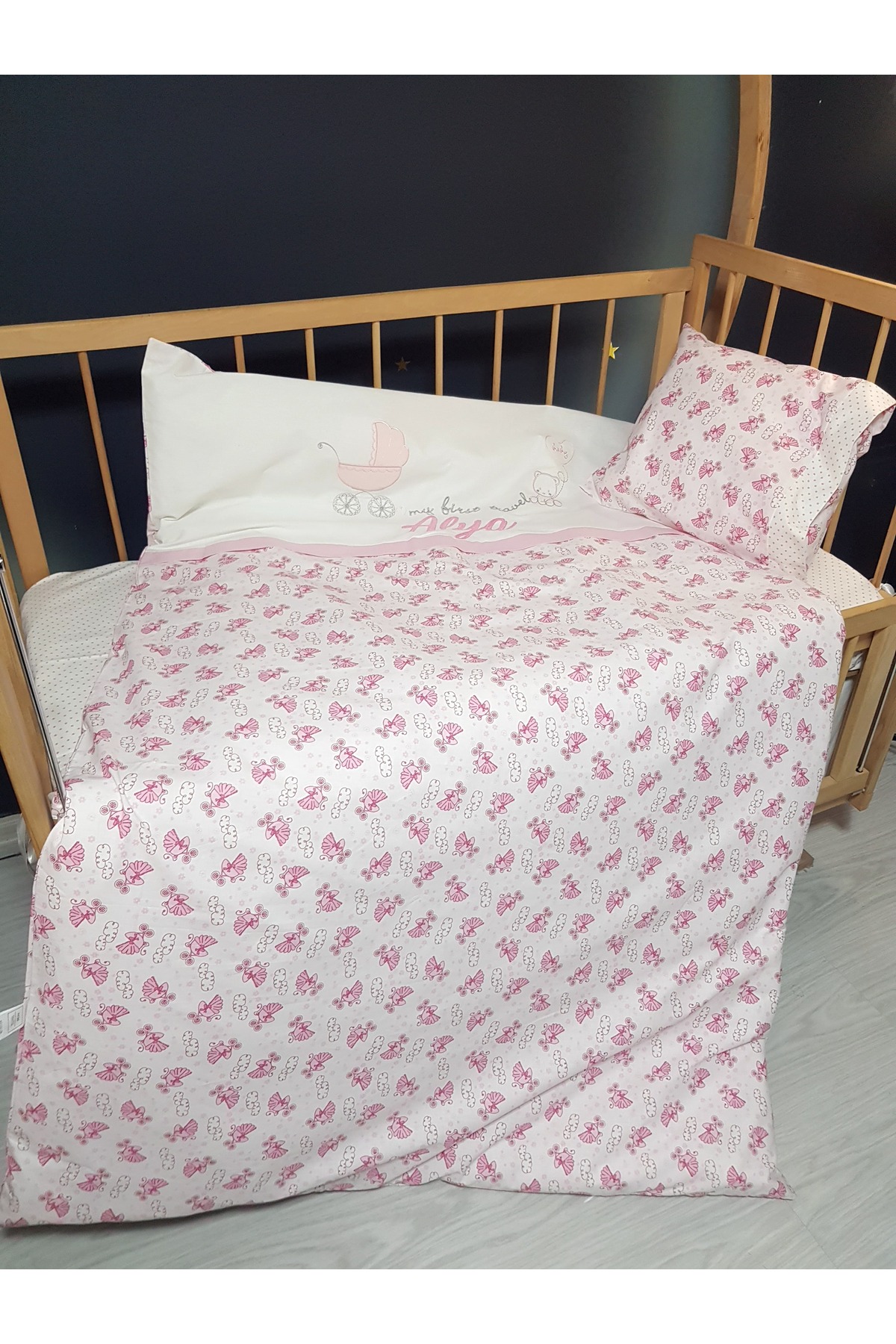 Baby Clime İsimli Nakışlı Bebek Uyku Seti – 5 Parça – %100 Pamuk – 100x150 cm Yorganlı fotoğrafı 3 (önizleme)