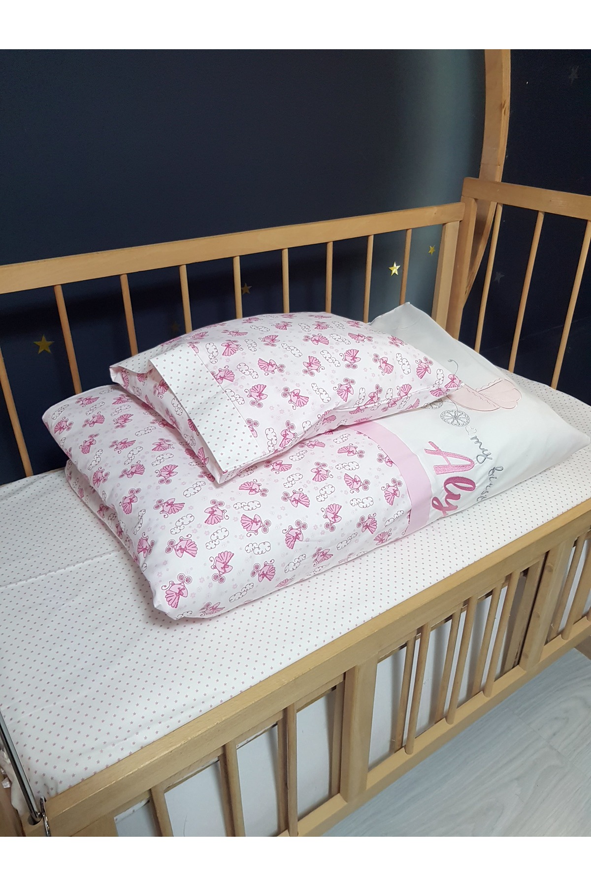 Baby Clime İsimli Nakışlı Bebek Uyku Seti – 5 Parça – %100 Pamuk – 100x150 cm Yorganlı fotoğrafı 7 (önizleme)