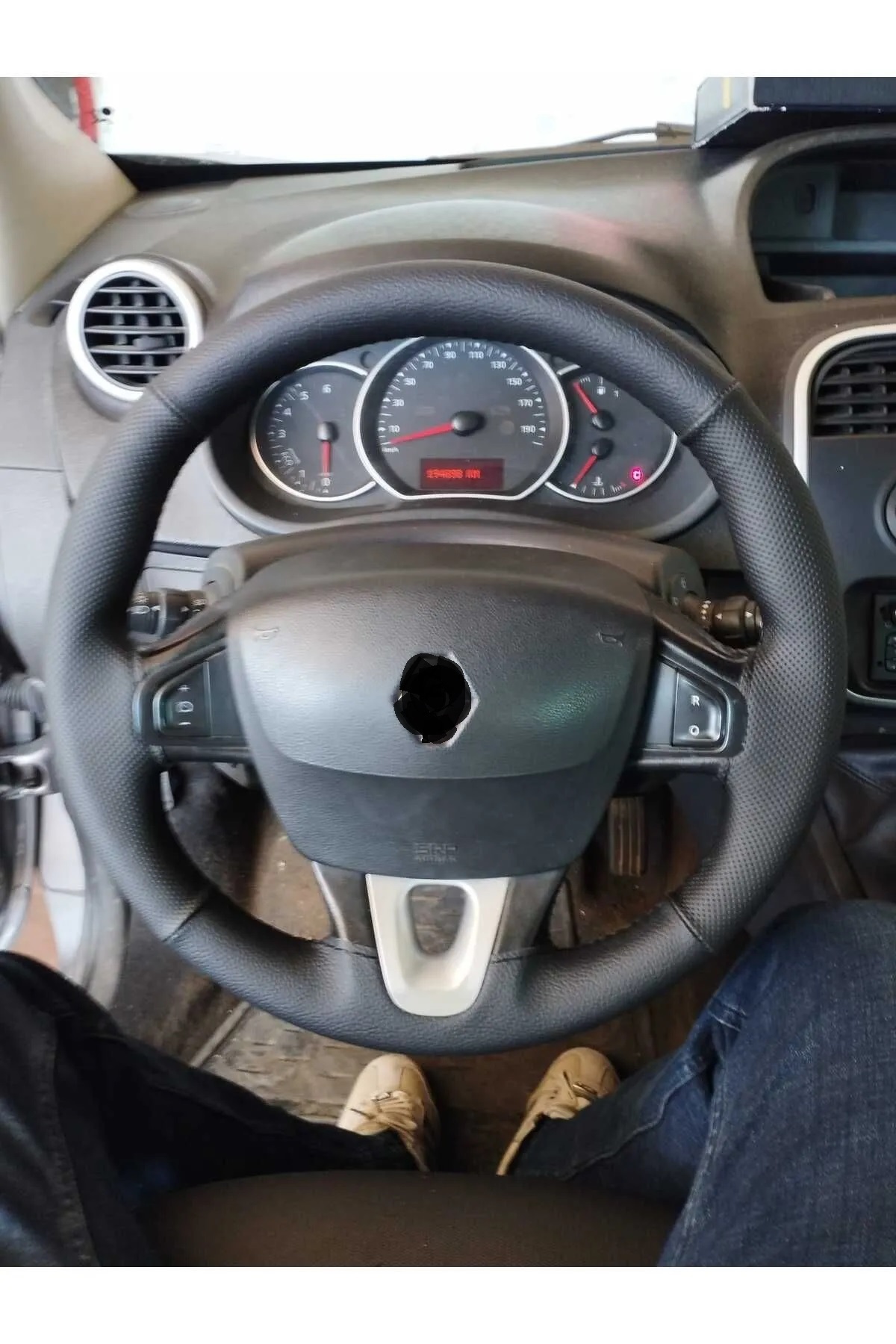Dikişli Direksiyon Kılıfı Damarlı Noktalı Ithal Deri Siyah Dikişli Renault Kango İçin