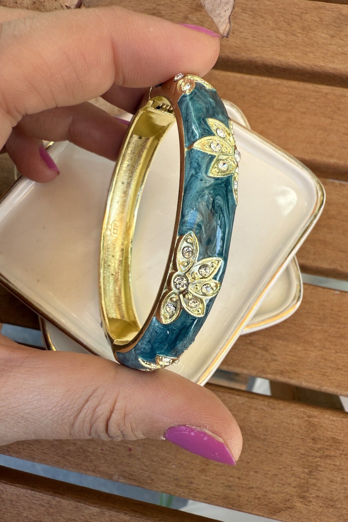 AURA ATELIER Mineli 14K Altın Kaplama Mavi Çiçekli Bilezik 6cm