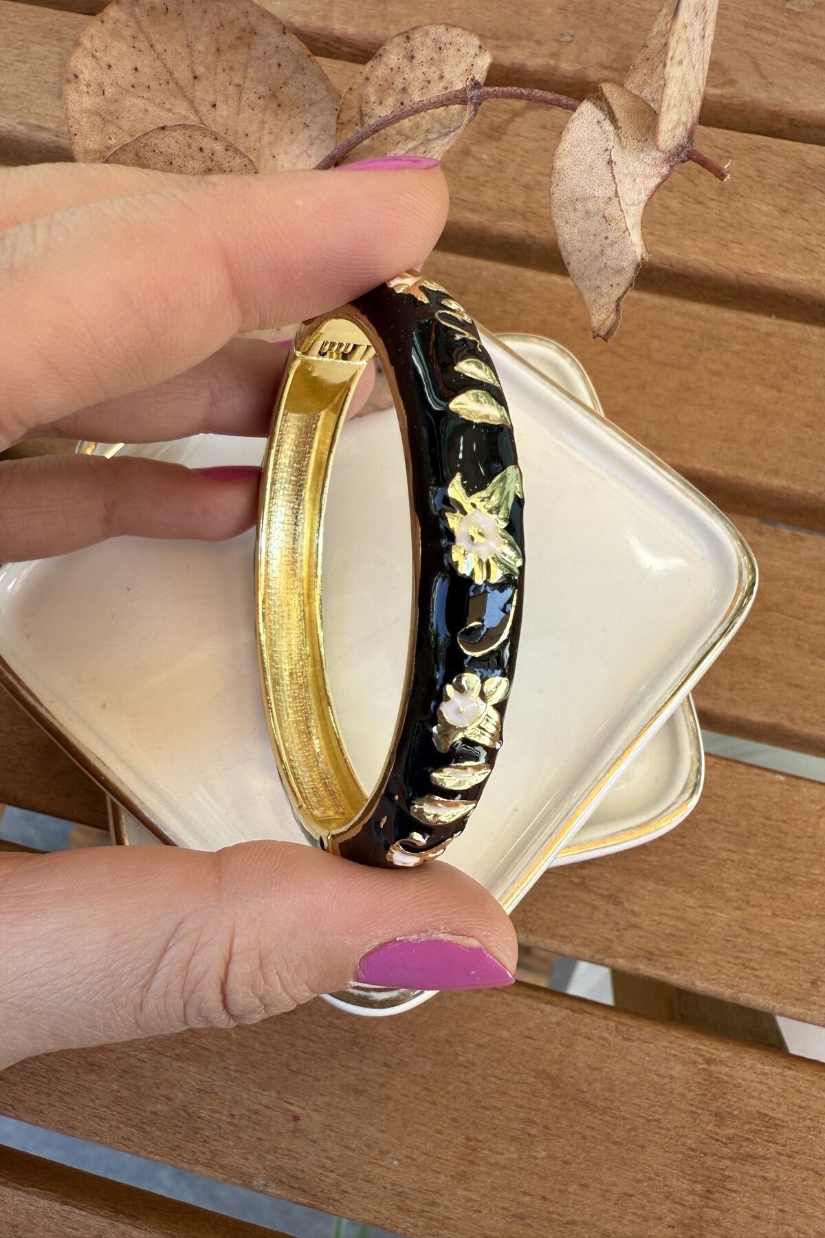 AURA ATELIER Mineli 14K Altın Kaplama Siyah Çiçekli Bilezik 6cm