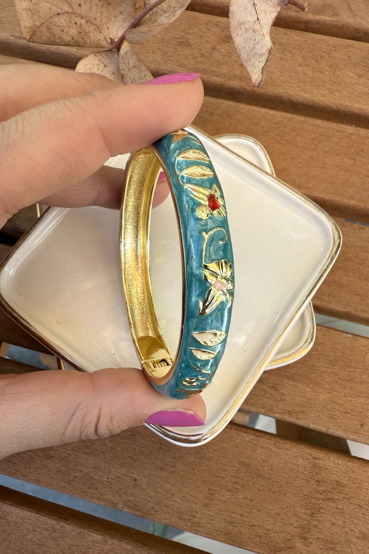 AURA ATELIER Mineli 14K Altın Kaplama Mavi Çiçekli Bilezik 6cm