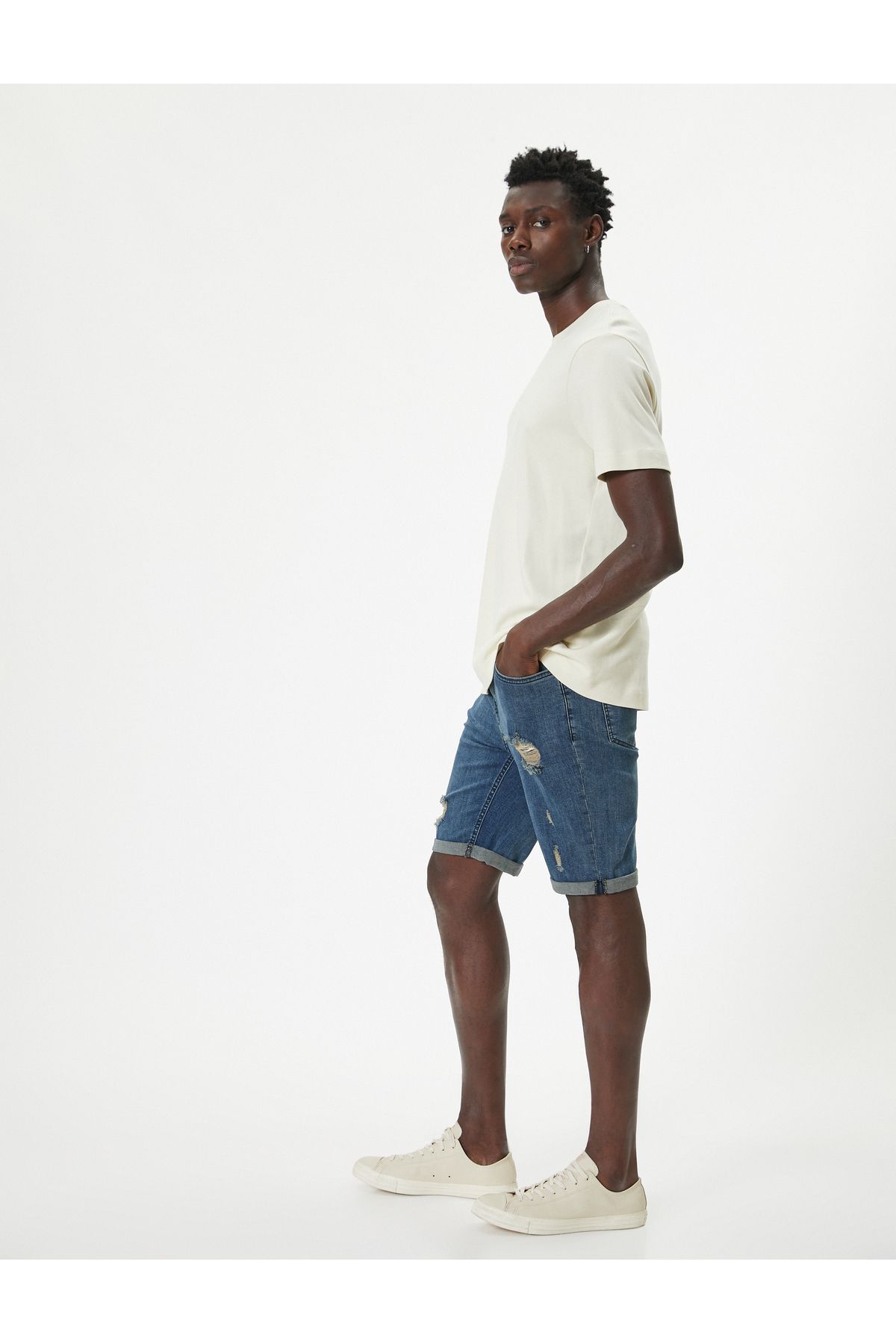 Koton Yeni Sezon Slim Fit Kot Şort Yırtık Bermuda Cep Detaylı Katlı Paça Pamuklu