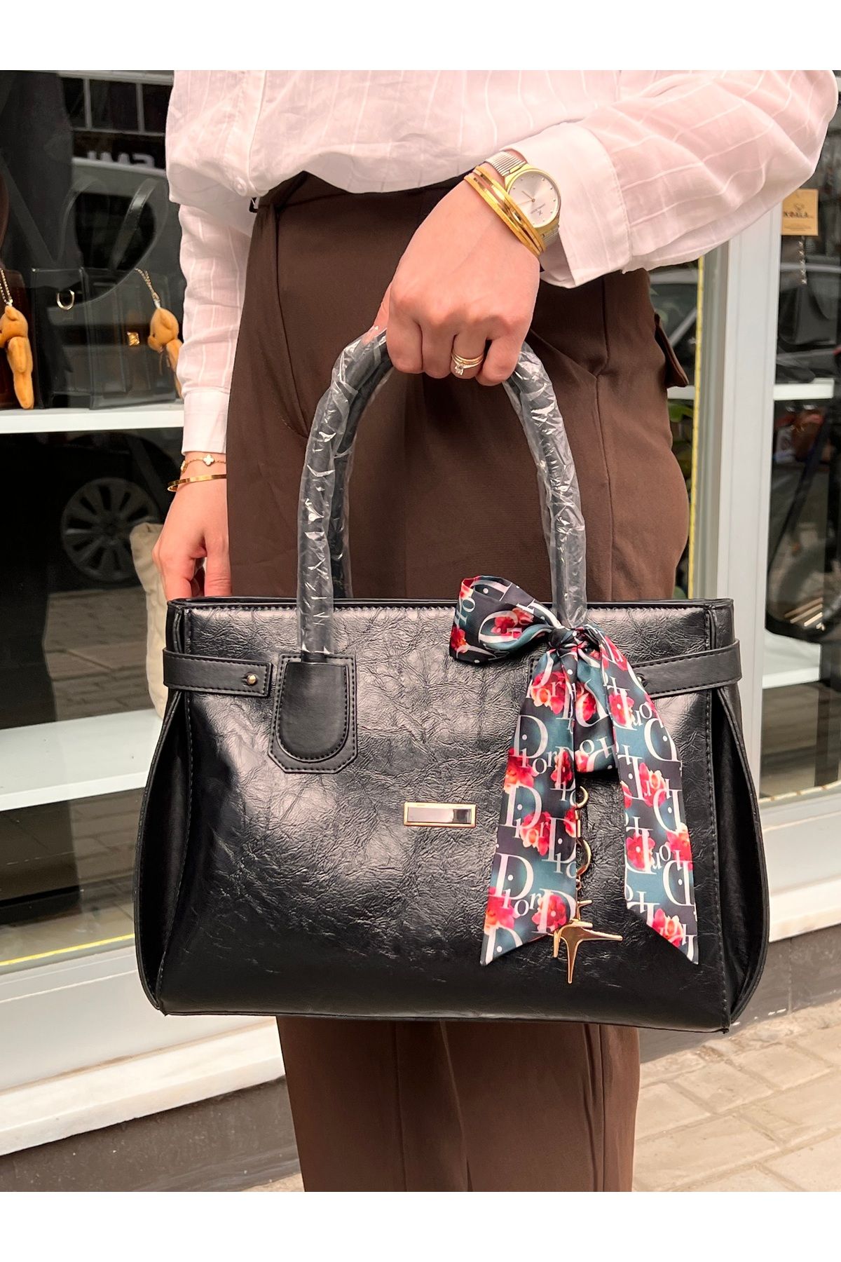 Butik Fularlı ve Aksesuarlı A kalite Çanta