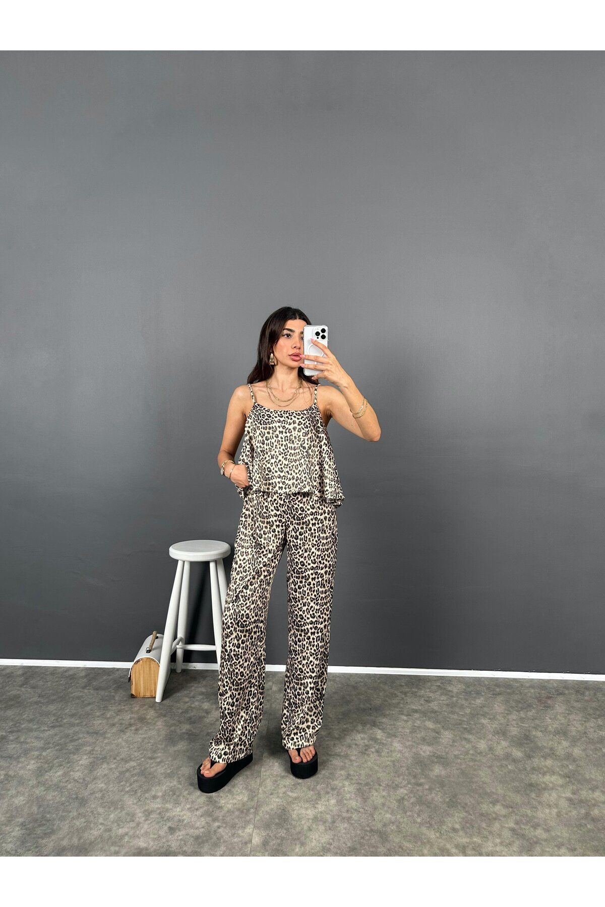 Lady Pixie Leopar Desenli Askılı Bluz Pantolon İkili Takım
