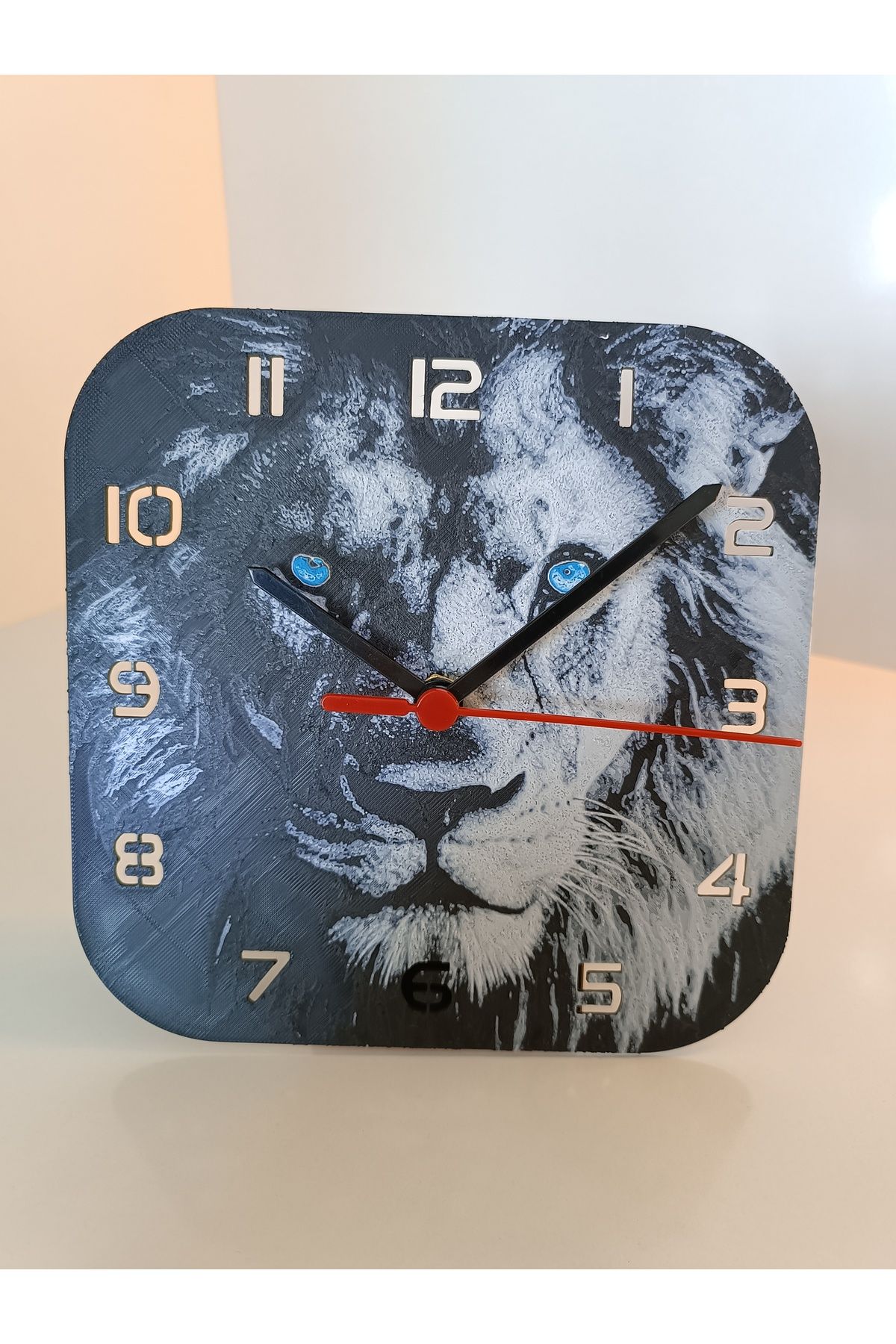 Home 17 CM KARE MASA ÜSTÜ SAAT ASLAN FİGÜRLÜ