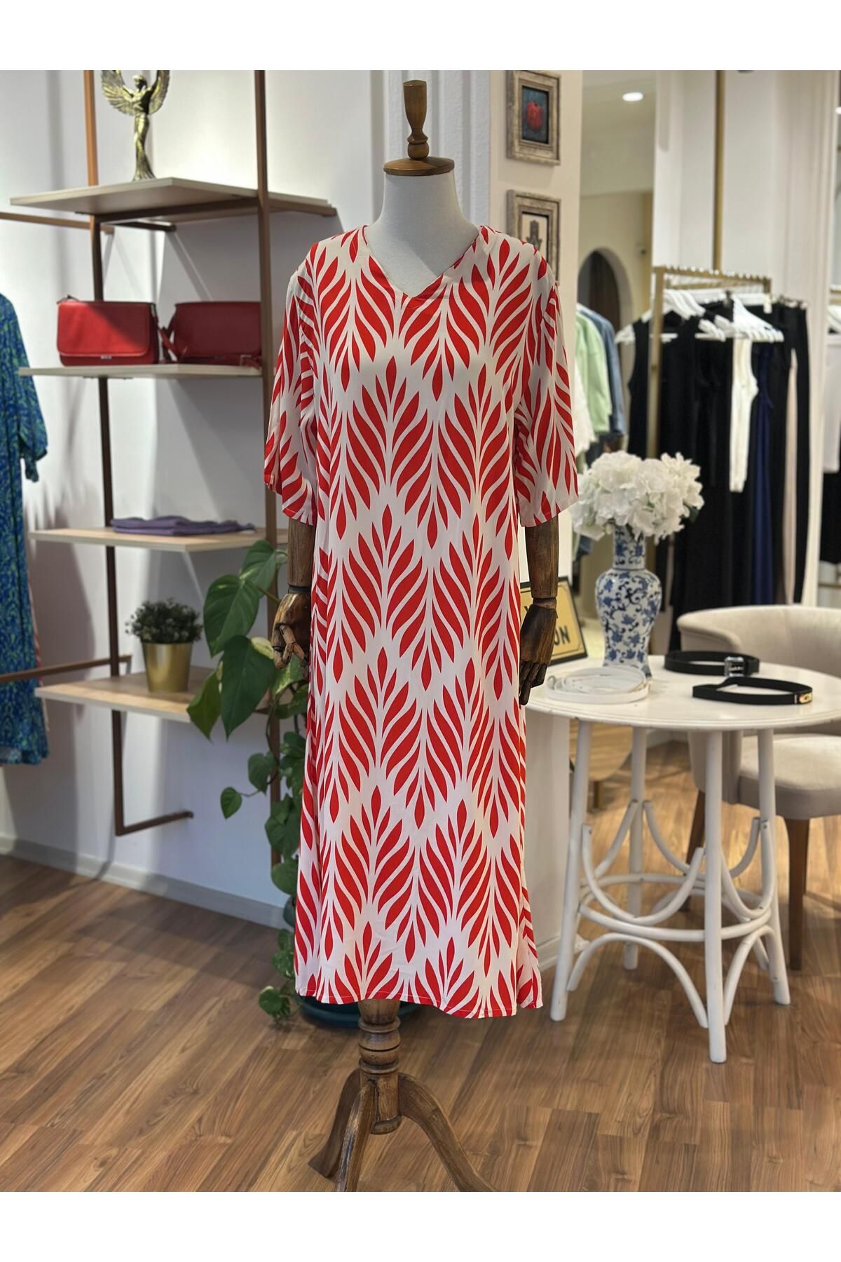 Unique Boutique Kırmızı Desenli Pamuklu Viskon Kumaş Büyük Beden Elbise