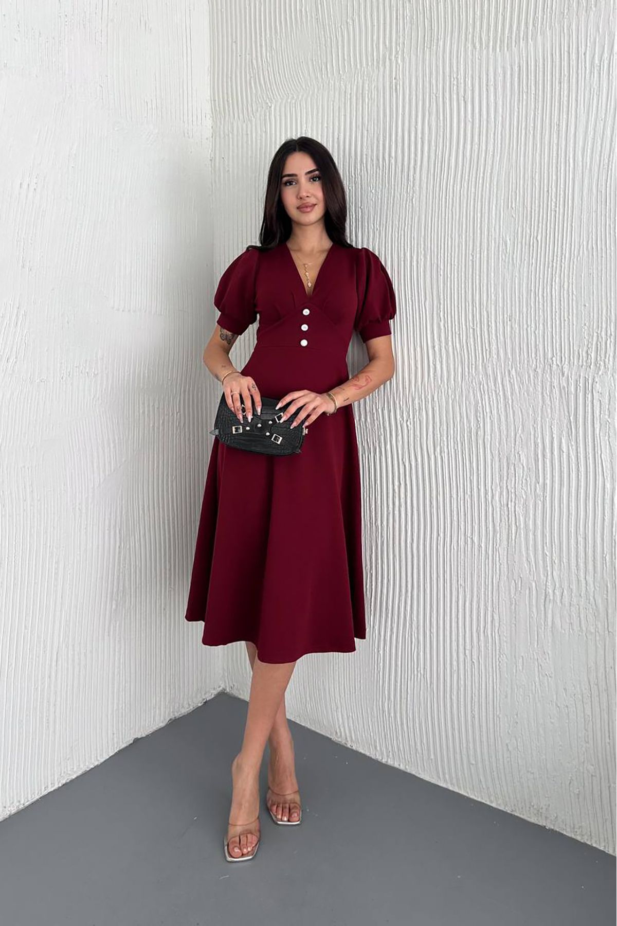 Neşeli Butik kadın V-yaka düğme detaylı midi boy elbise NBK051