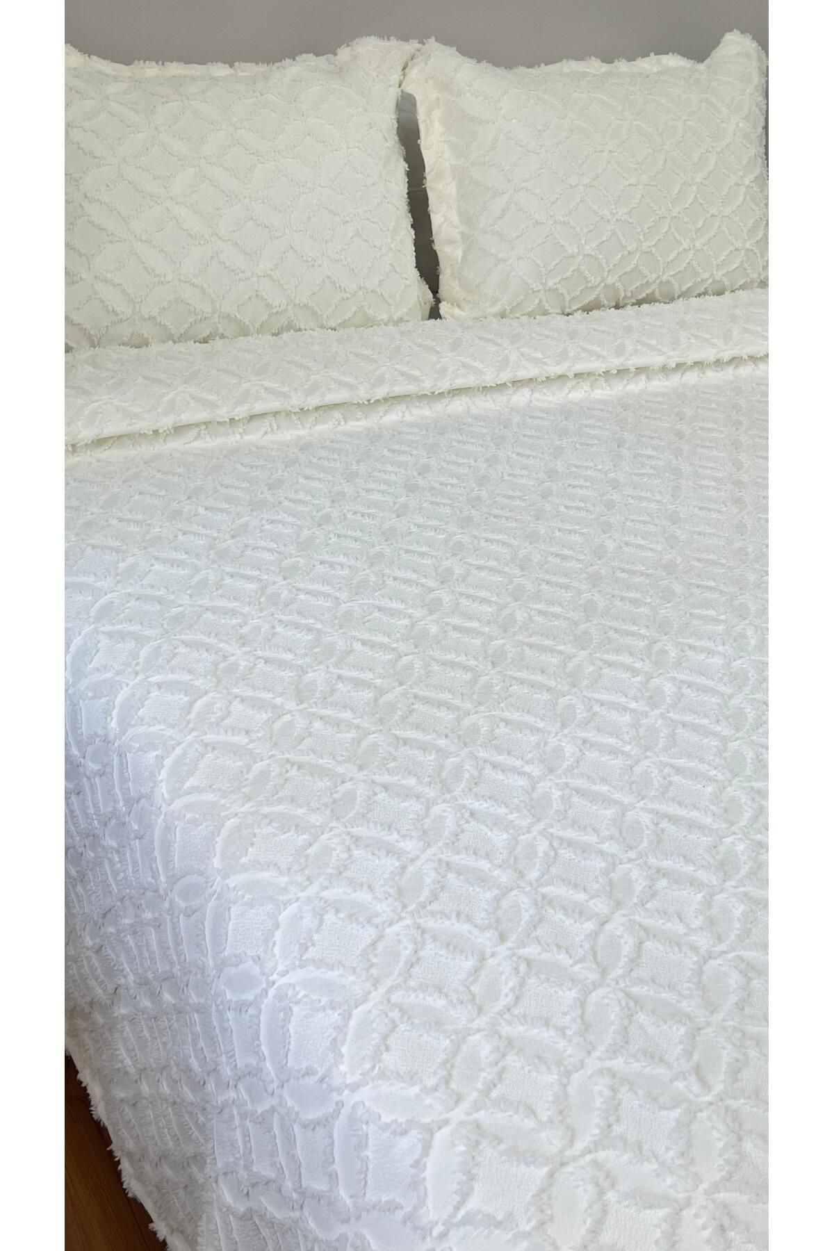 lusso stile Luzia Çift Kişilik Yatak Örtüsü 250x260 ve 2 adet yastık kılıfı