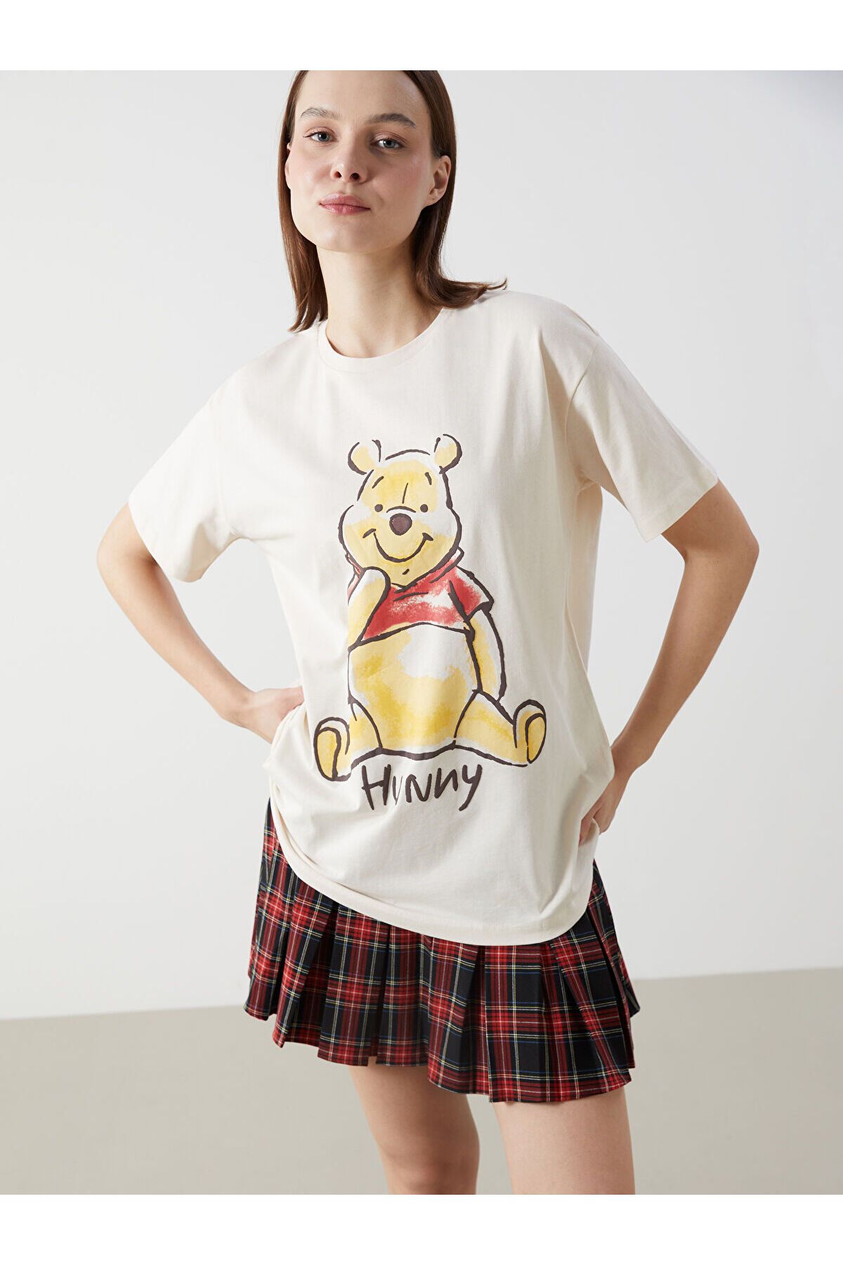 LC Waikiki Bisiklet Yaka Winnie the Pooh Baskılı Kadın Tişört