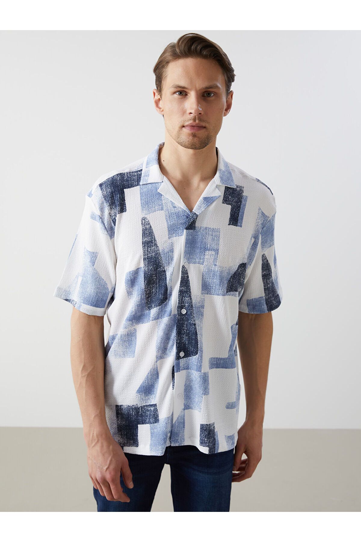 LC Waikiki Regular Fit Kısa Kollu Desenli Erkek Gömlek