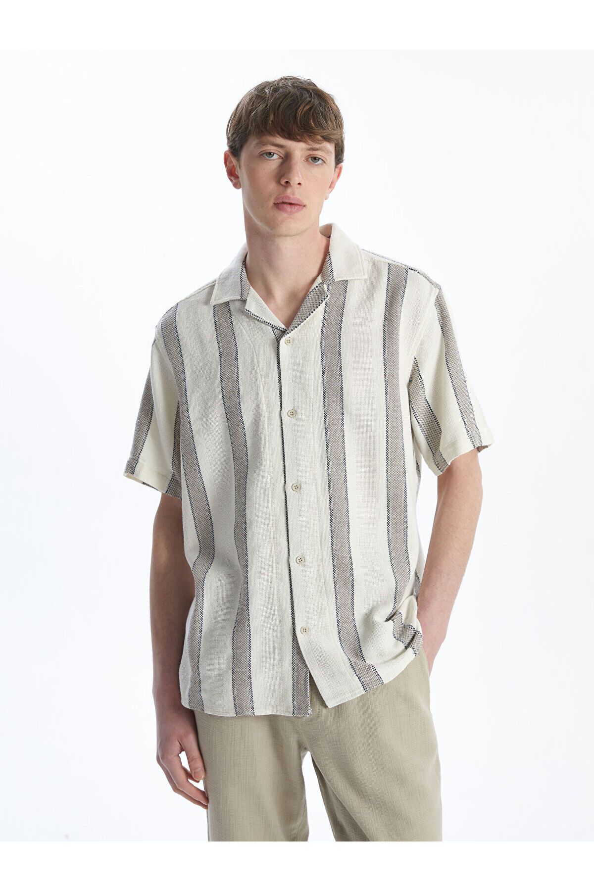 LC Waikiki Regular Fit Kısa Kollu Çizgili Erkek Gömlek
