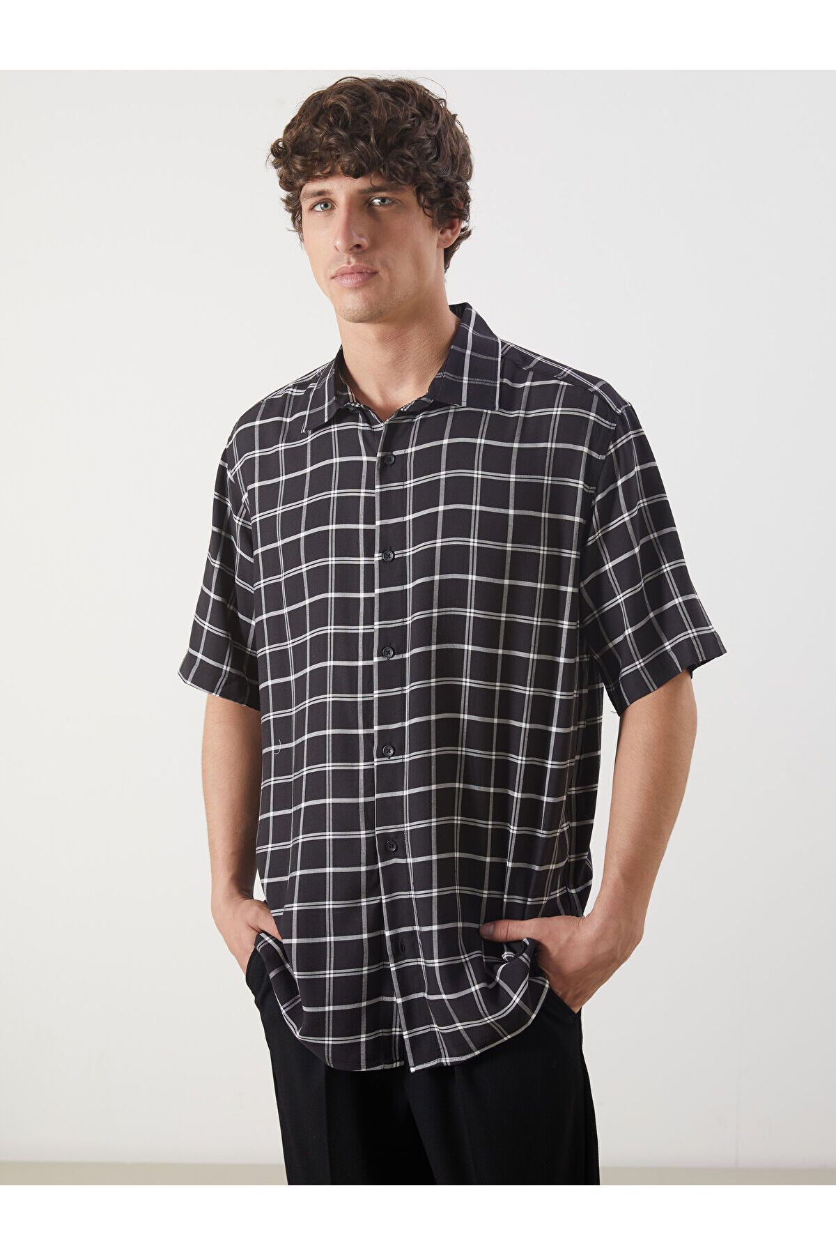 LC Waikiki Regular Fit Kısa Kollu Ekose Erkek Gömlek