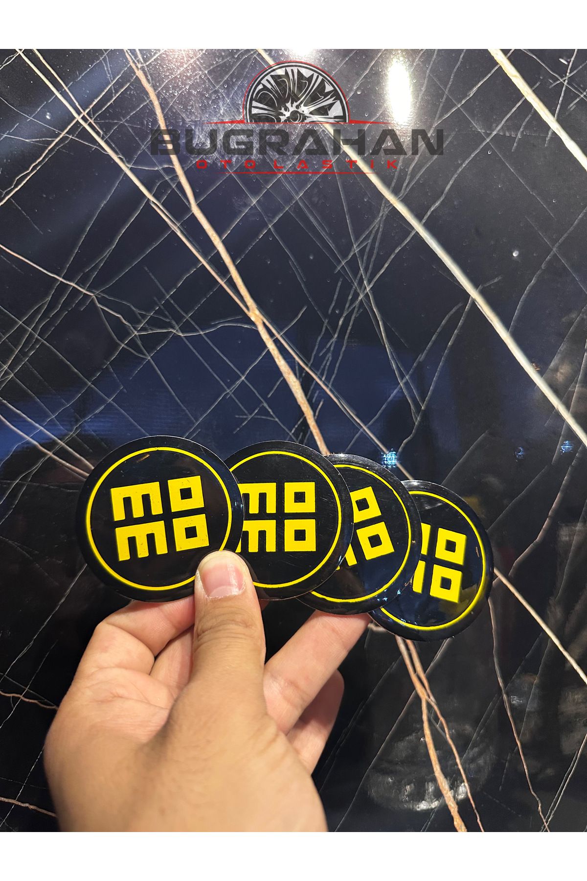 Muhtelif Momo Logolu Jant Göbeği Arması Sticker 56-57 Mm 4 Adet