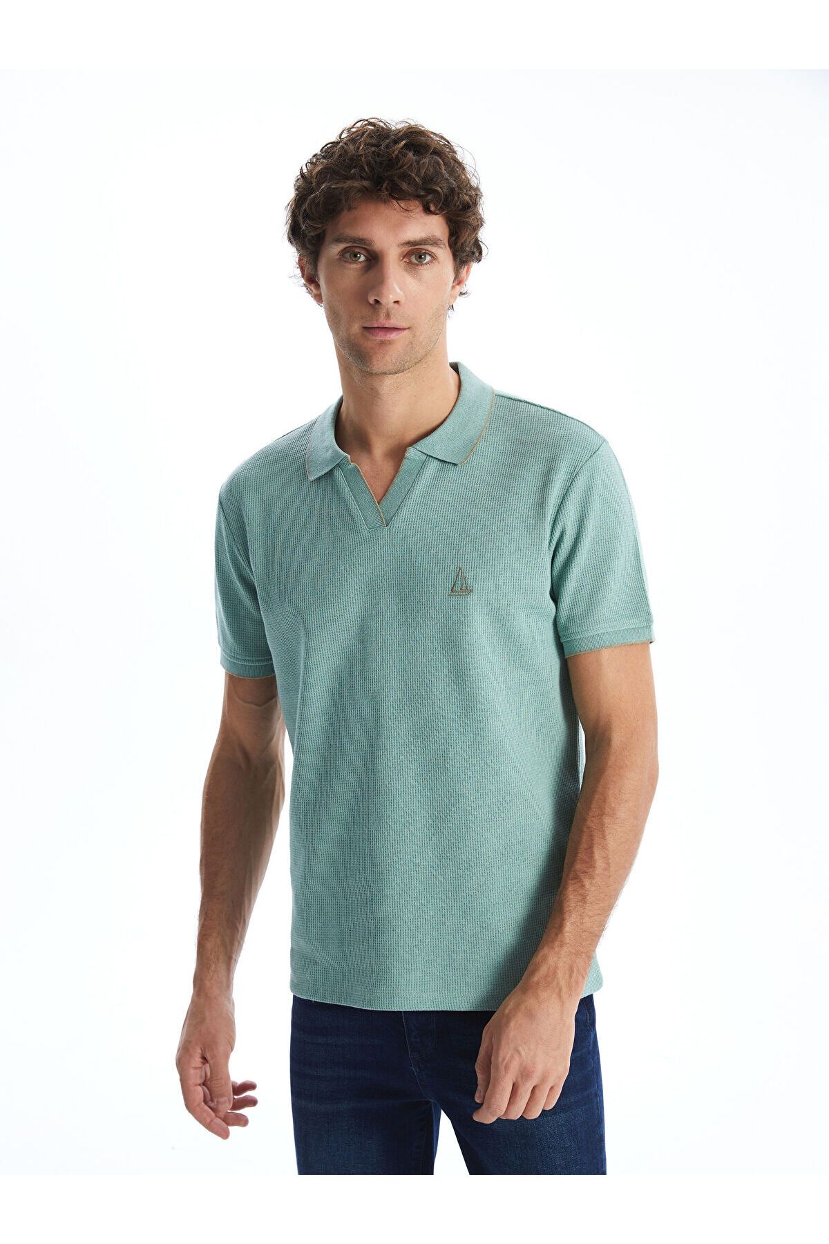 LC Waikiki Polo Yaka Kısa Kollu Nakışlı Erkek Tişört