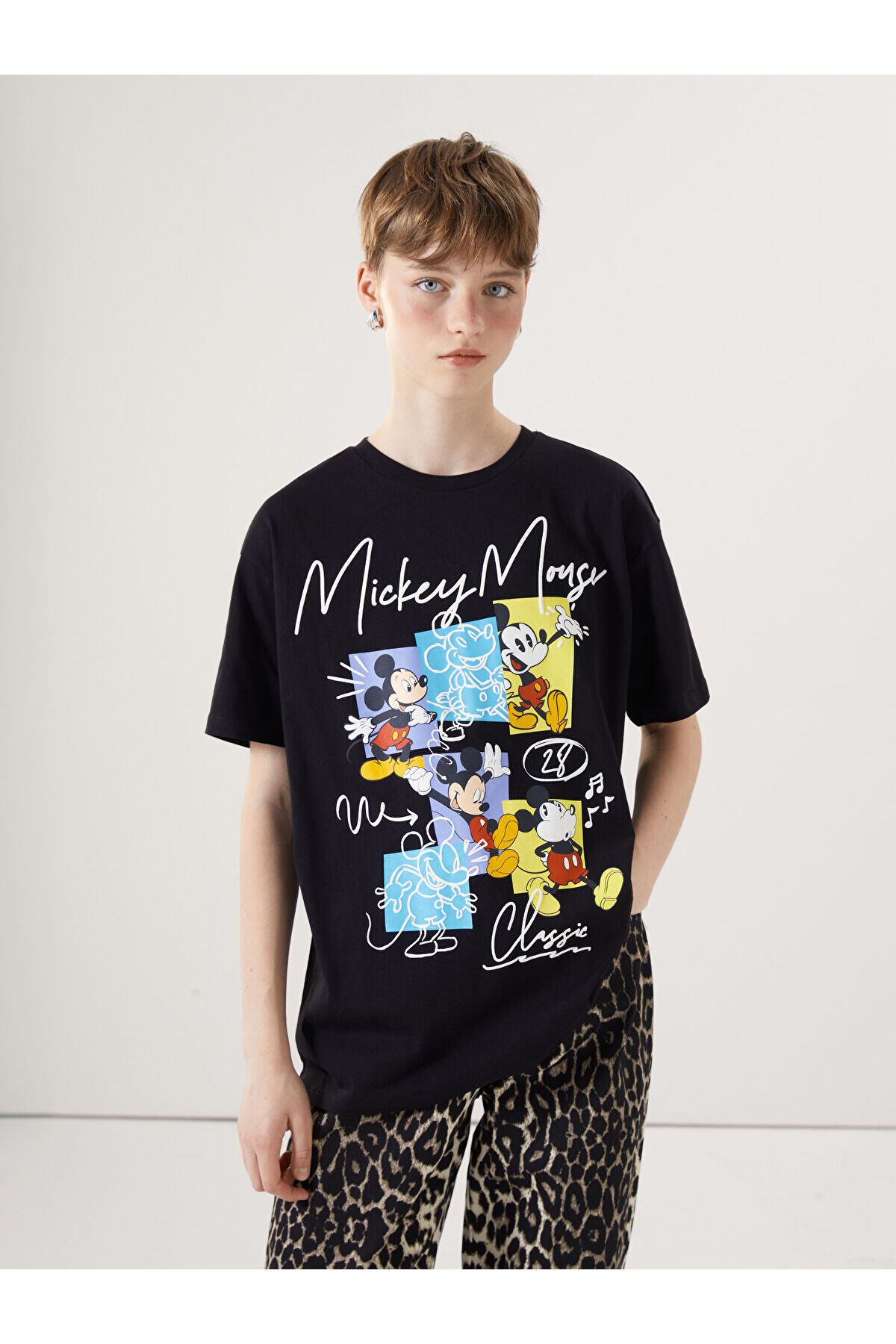 LC Waikiki Bisiklet Yaka Mickey Mouse Baskılı Kadın Tişört