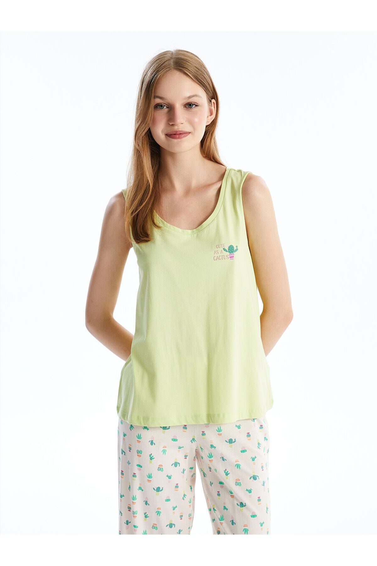 LC Waikiki Bisiklet Yaka Baskılı Kadın Kaprili Pijama Takımı