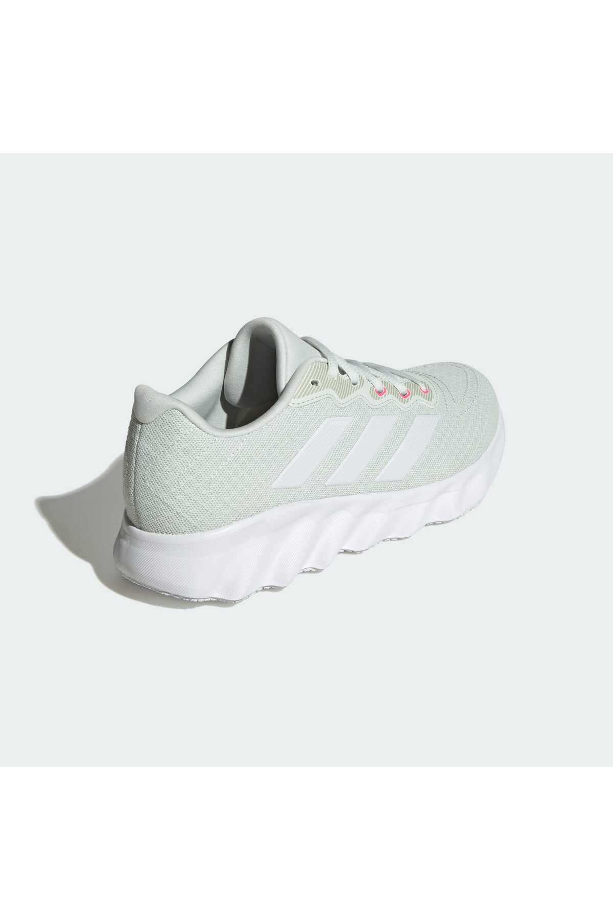 کفش دو و تمرین سفید زنانه Switch Move رانینگ دویدن ID8333 adidas