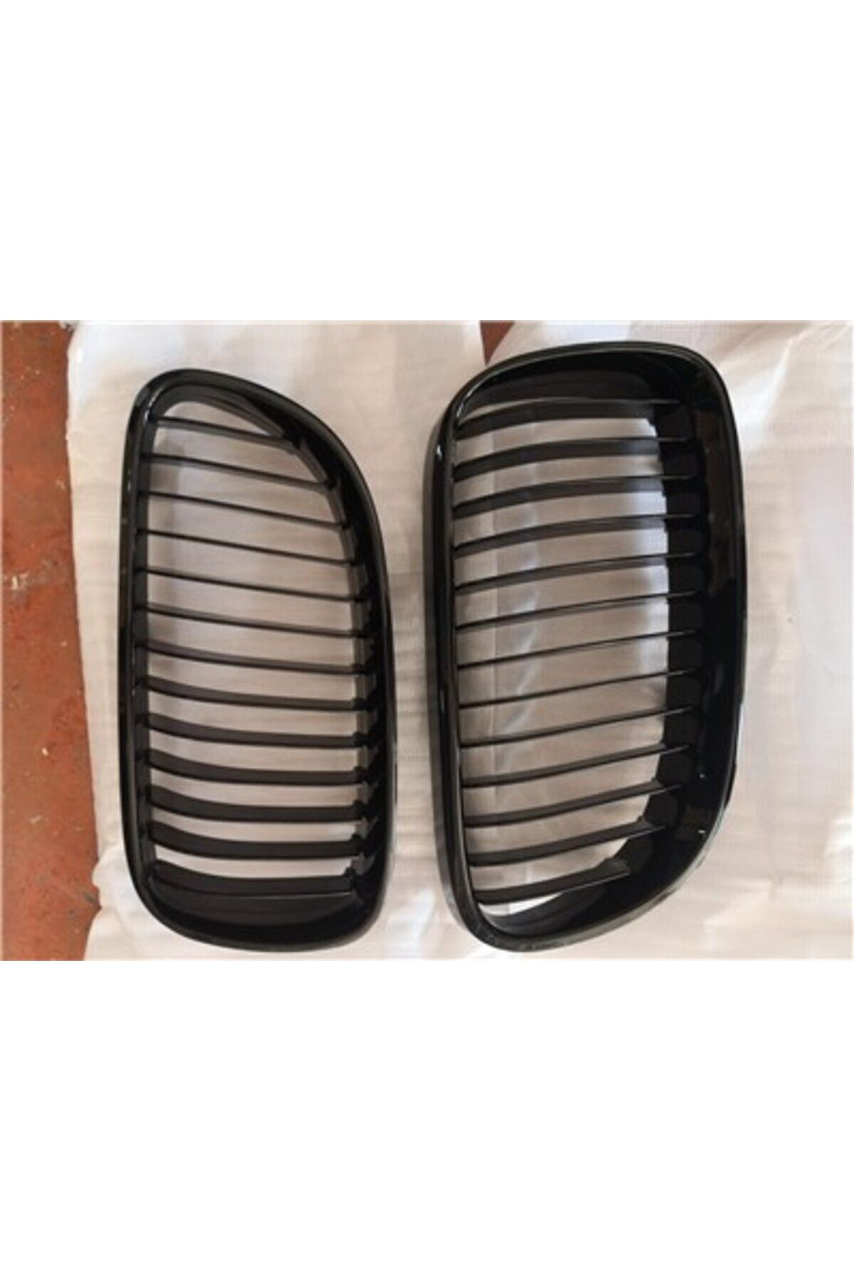 BİZİMPARÇA ÖN PANJUR BÖBREK PARLAK SİYAH //M KASA SET BMW E92 LCİ 2010-2013 Uyumlu