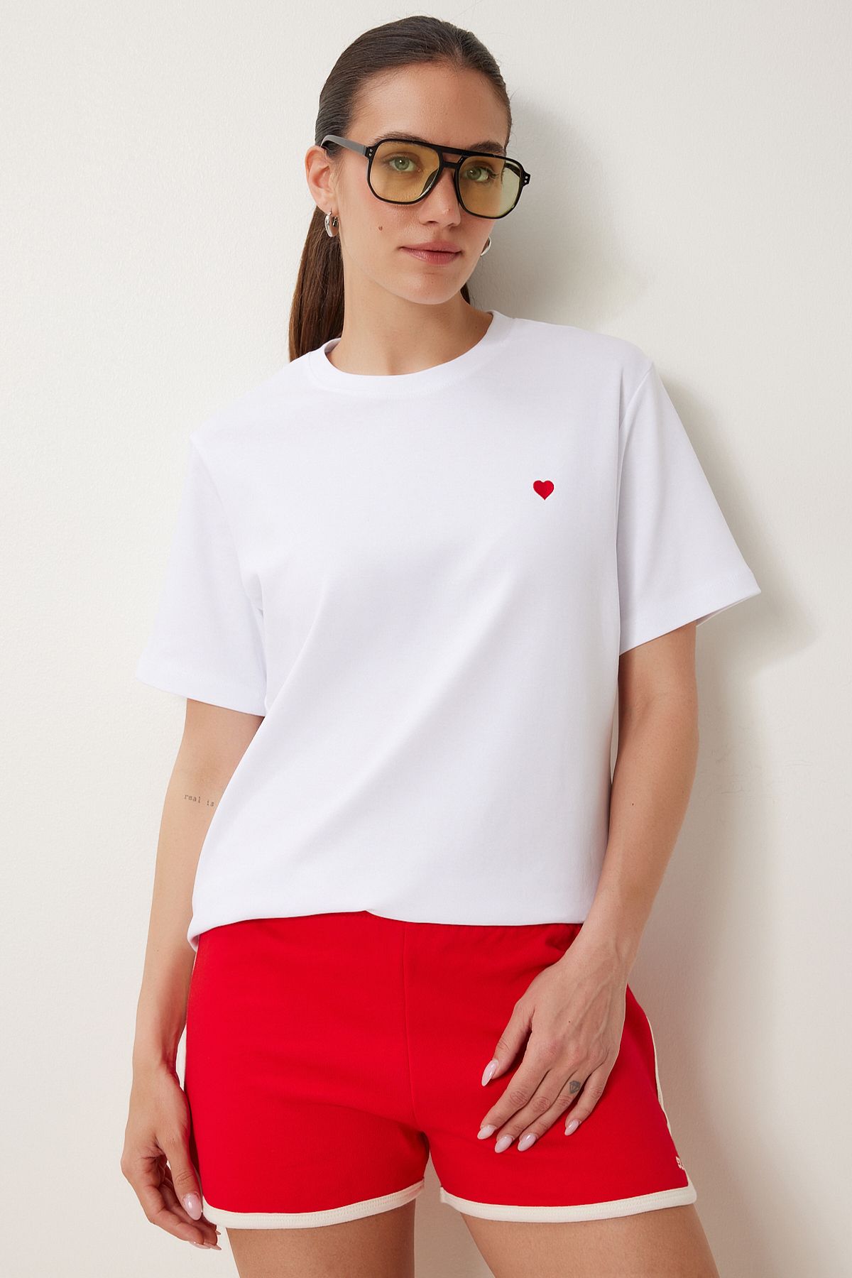 Lovelyİstanbul Kalp Nakışlı Pamuklu Örme T-shirt BEYAZ LUS0145