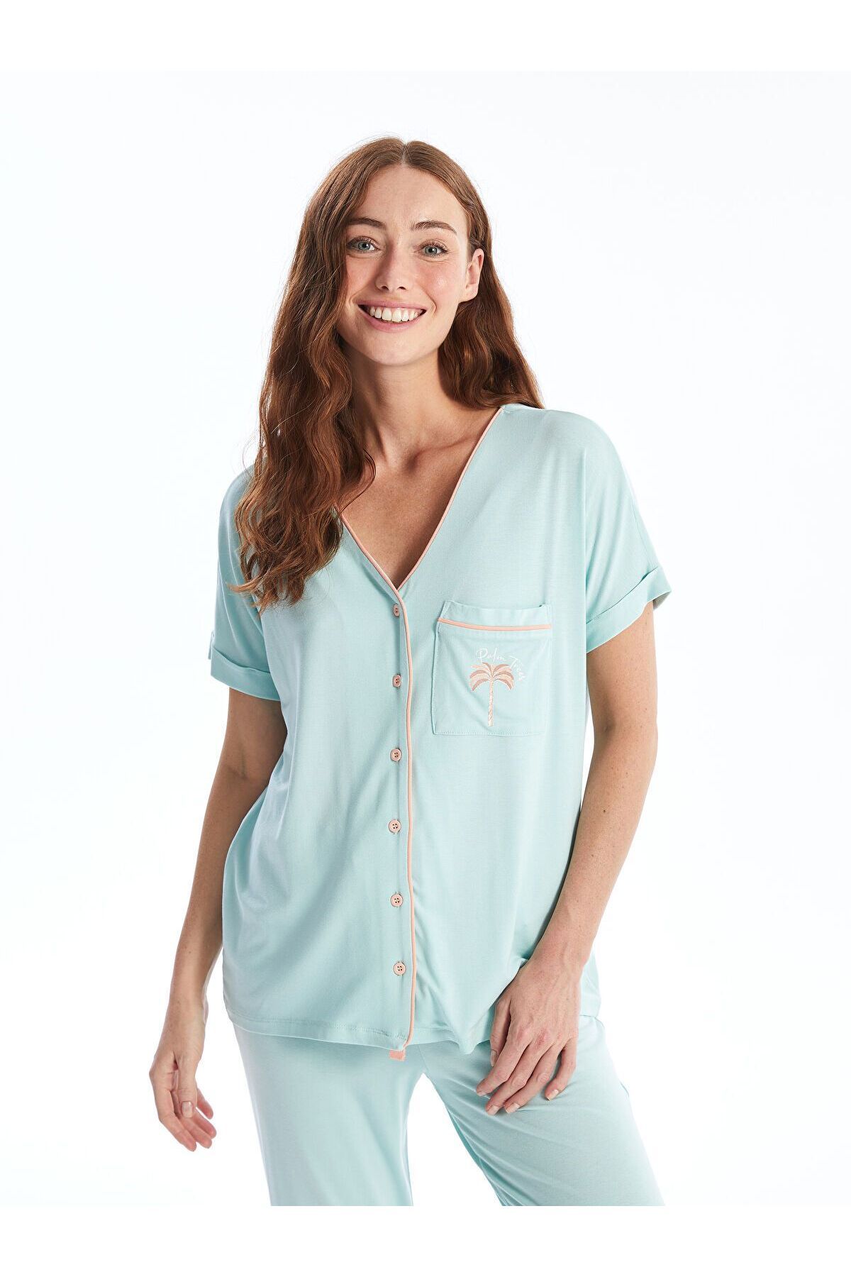 LC Waikiki V Yaka Nakışlı Kısa Kollu Kadın Pijama Takımı