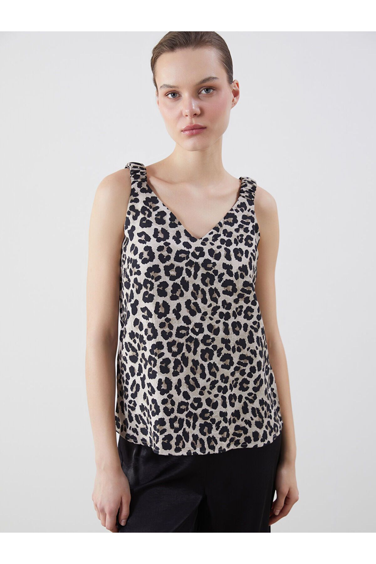 LC Waikiki V Yaka Leopar Desenli Kadın Bluz