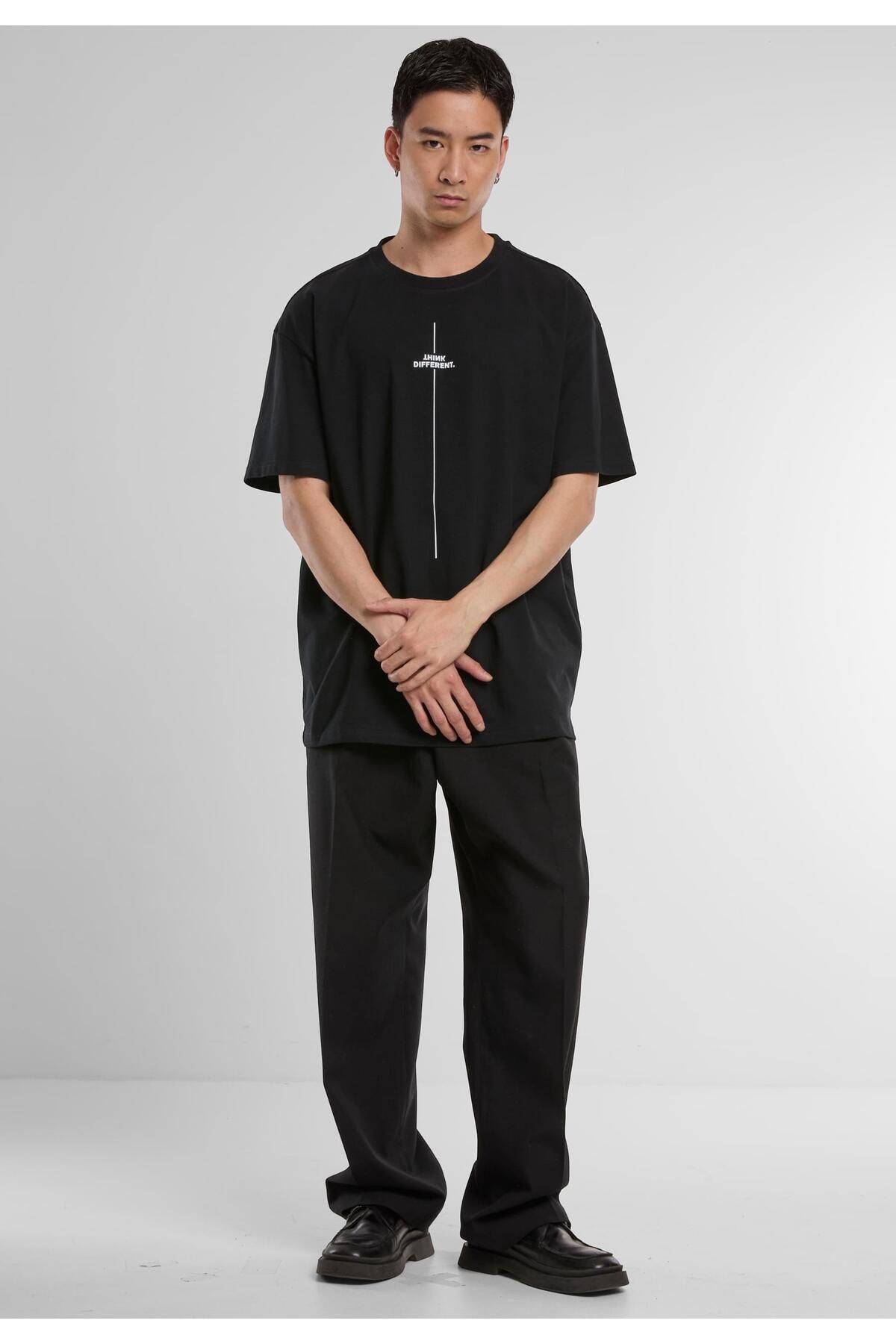 Merchcode-Herren Think Different Heavy Oversized Tee 6