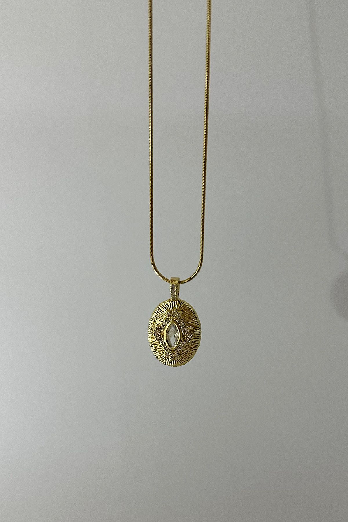 DELEIZA ACCESSORY Çelik Vintage Gold Ortası Taşlı Oval Kolye
