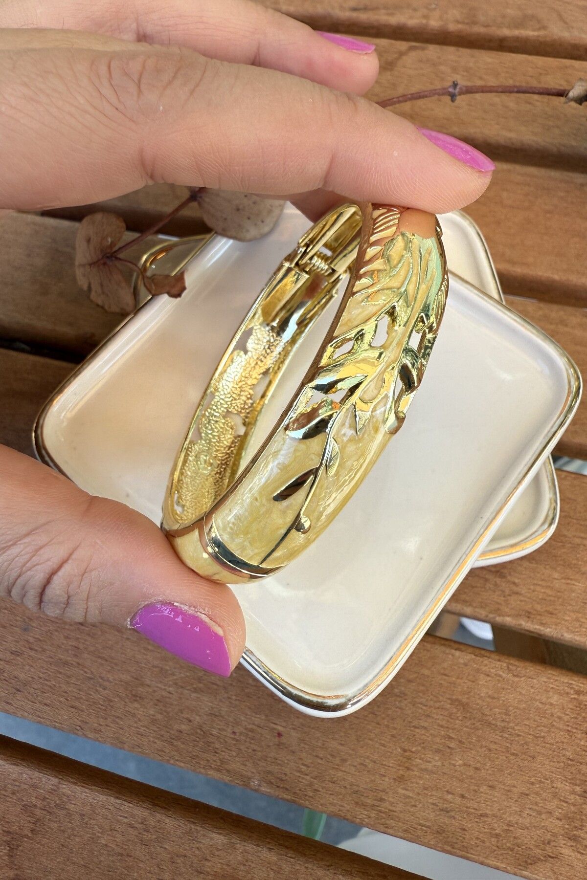 AURA ATELIER Mineli 14K Altın Kaplama Gold Çiçekli Bilezik 6cm