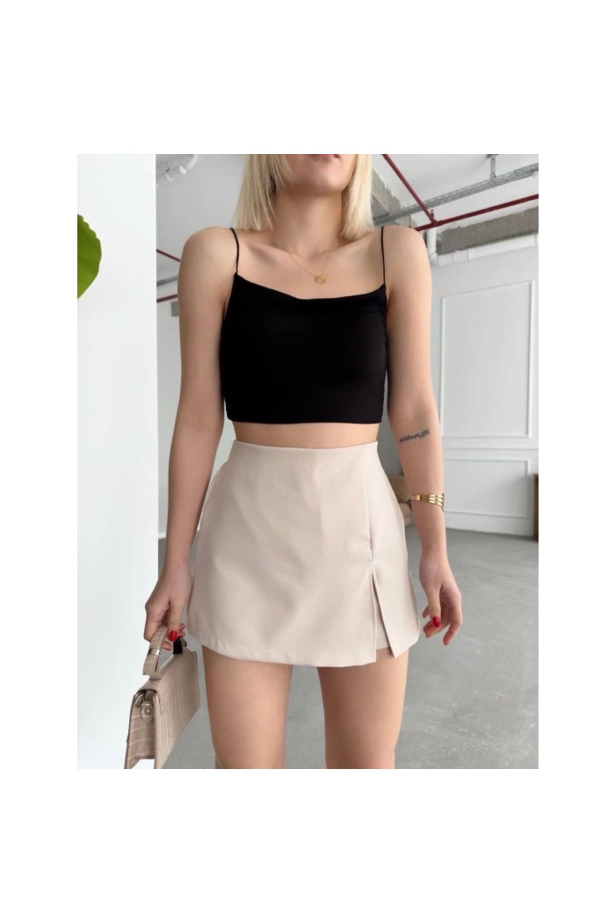Butik Bej Renk Tek Yırtmaçlı Şort Etek