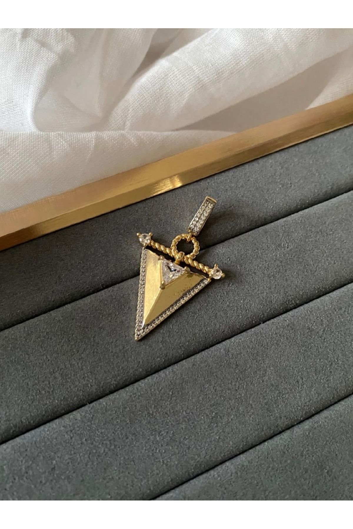 ALİA Charm üçgen zirkon taşlı kolye ucu