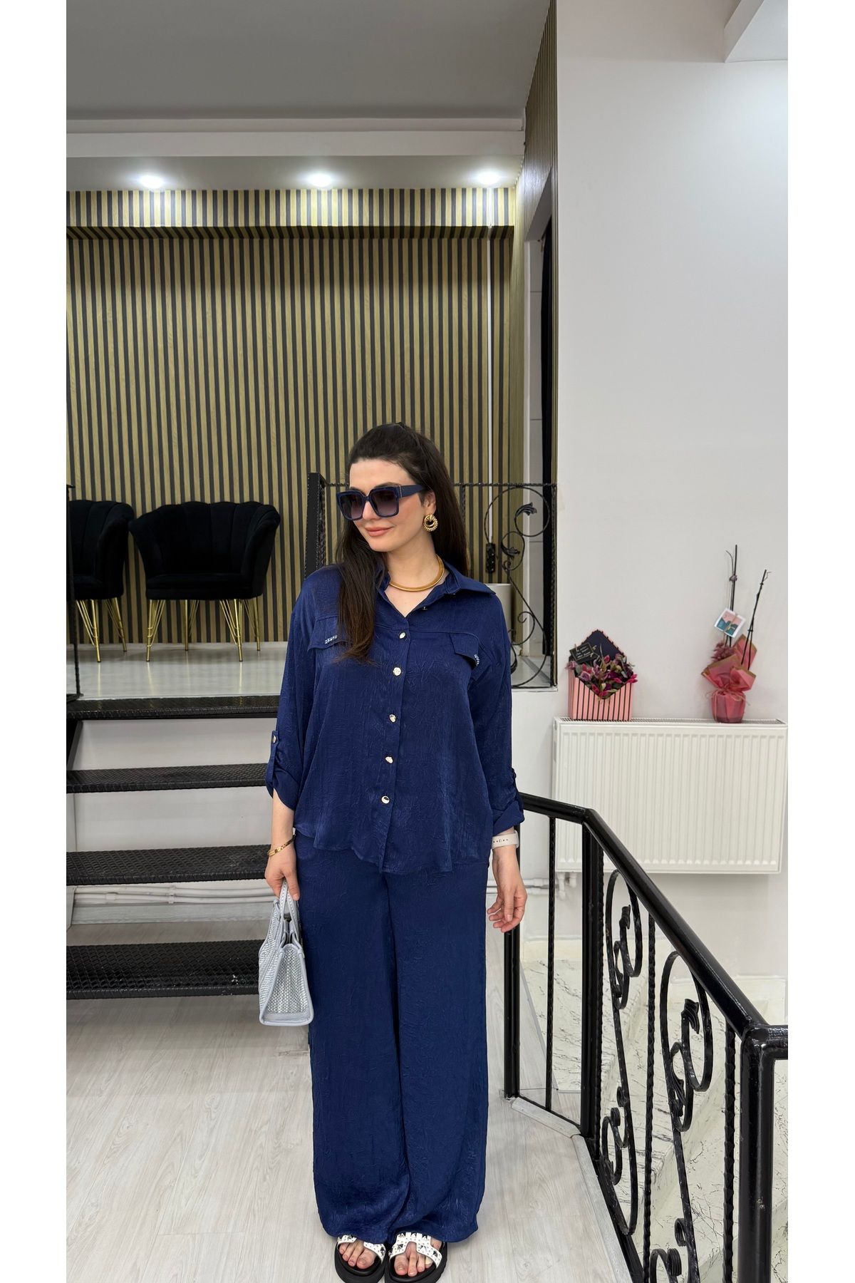 Butik Lacivert saten taş işlemeli gömlek beli lastikli pantolon ikili takım