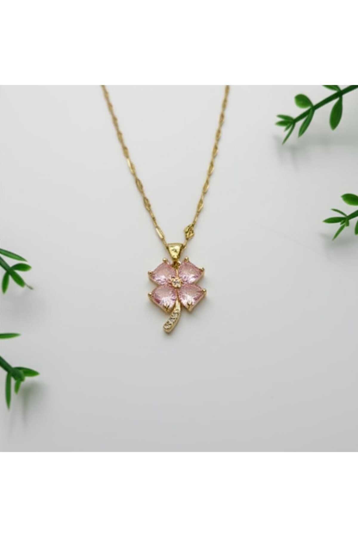 DİAPANTE Altın Renk Çelik Şık Kadın Kolye – Pembe Taşlı Çiçek Motifli Tasarım (45 cm)