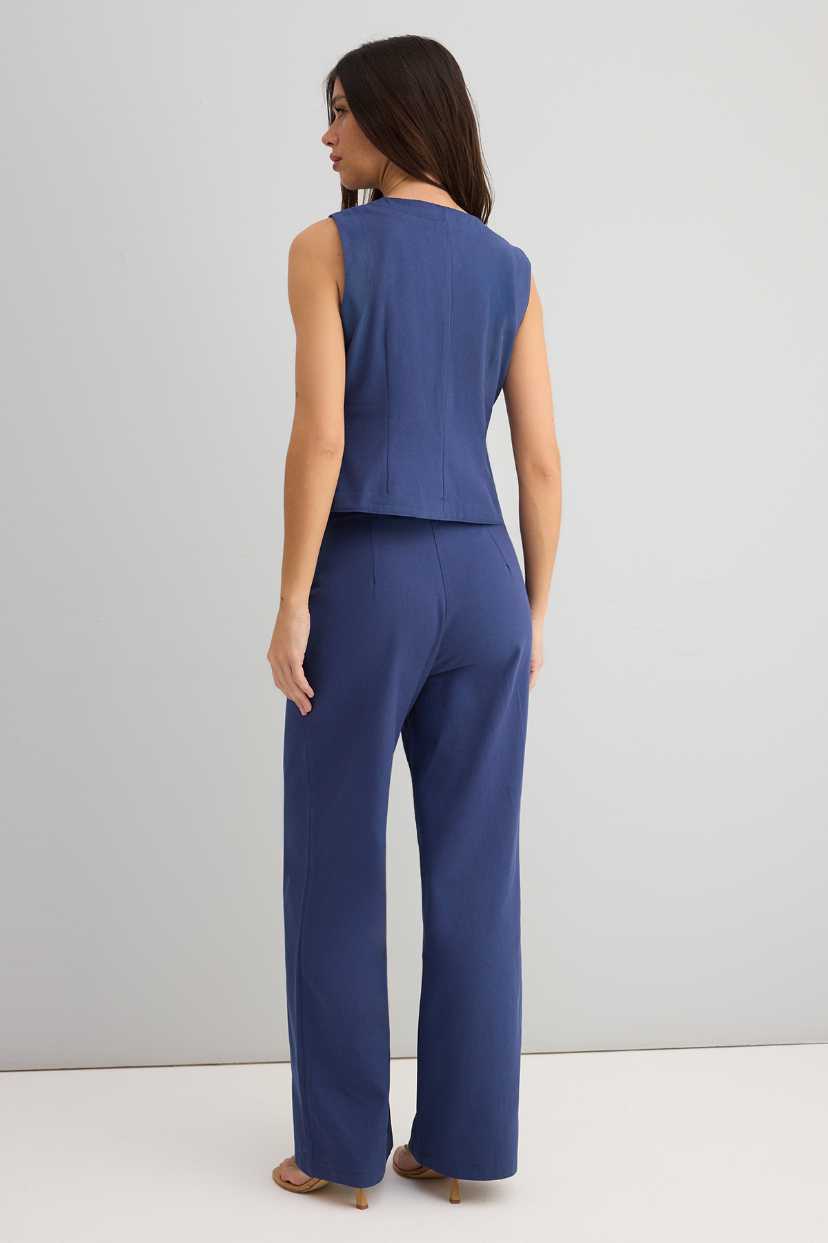 Trendyolmilla  Indigo Gabardin Pamuklu Yelek Geniş Paça Pantolon Dokuma Alt-Üst Takım TWOSS25AU00112 - Görsel 5