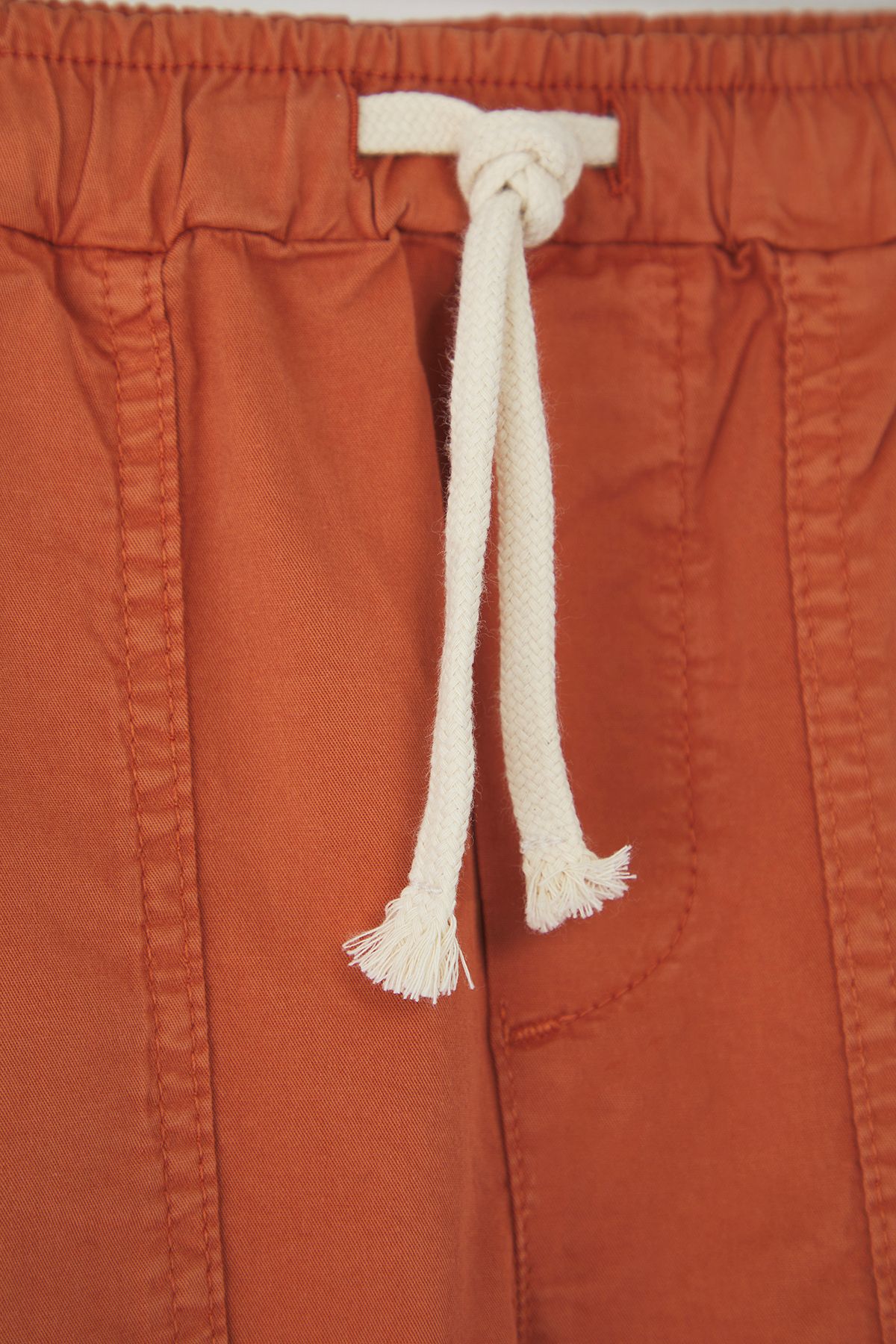 TRENDYOLKIDS-Dlaždice Pánské dětské 100% bavlněné elastické tkané šortky s detailem kapsy a bermudy TKDSS25SR00027 2