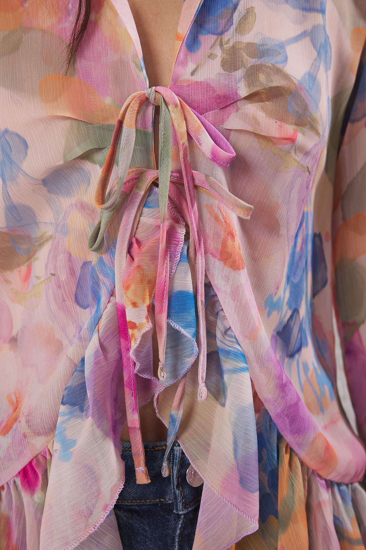 Trendyolmilla  Pudra-Çok Renkli Ön Bedende Ve Kolda Fırfır Detaylı Bağlamalı Dokuma Gömlek TWOSS25GO00090 - Görsel 4