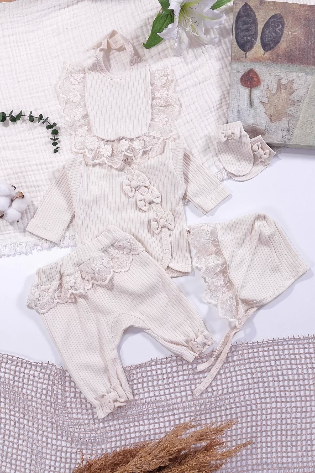 little stars Dantel İşlemeli Fisto Detaylı Kız Bebek 5 Parça %100 Pamuk Hastane Çıkışı