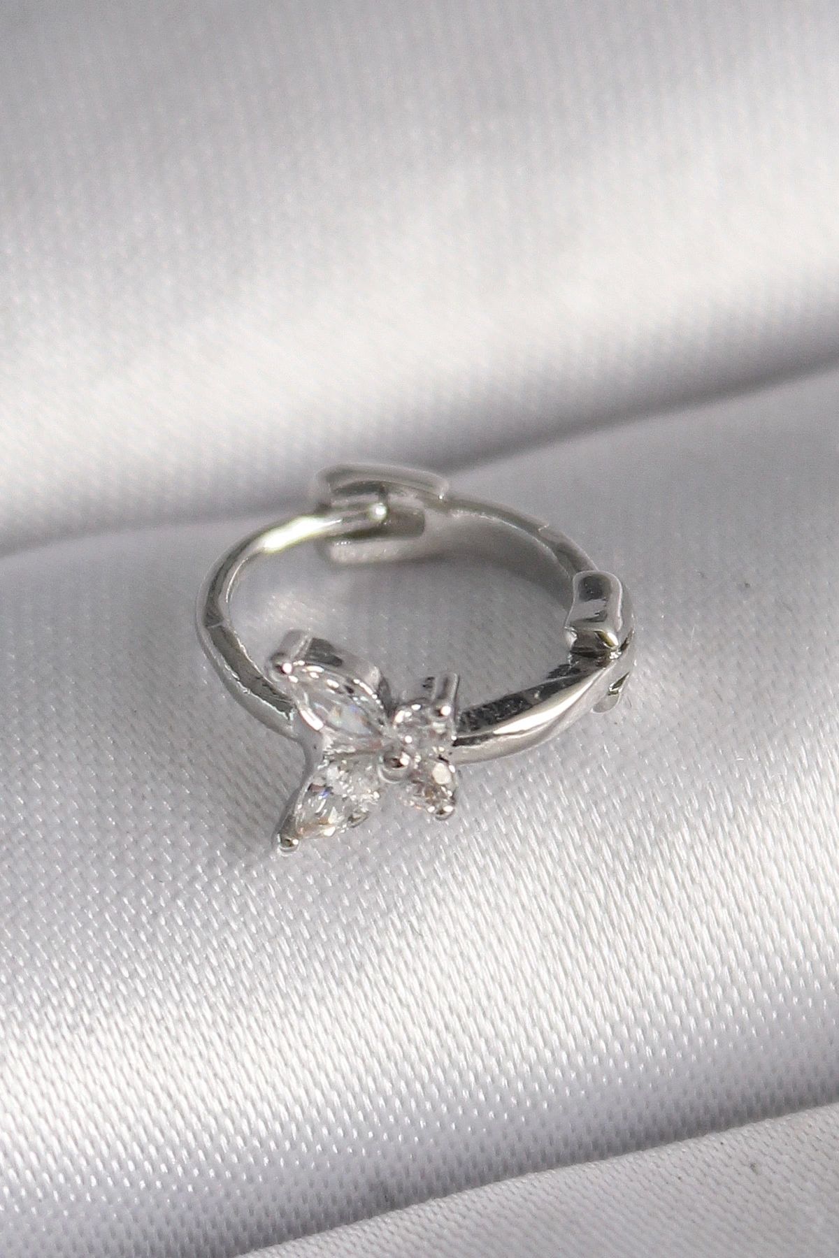Clariss 316L Çelik Gümüş Renk Zirkon Taşlı Kelebek Model Tragus Piercing