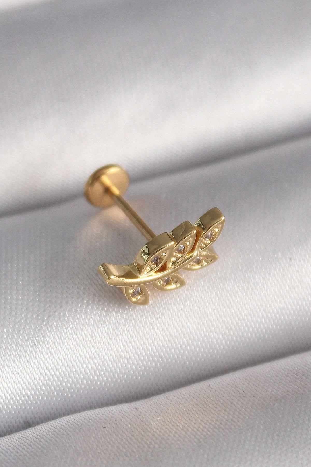 Clariss 316L Çelik Gold Renk Zirkon Taş Detaylı Yaprak Model Tragus Piercing