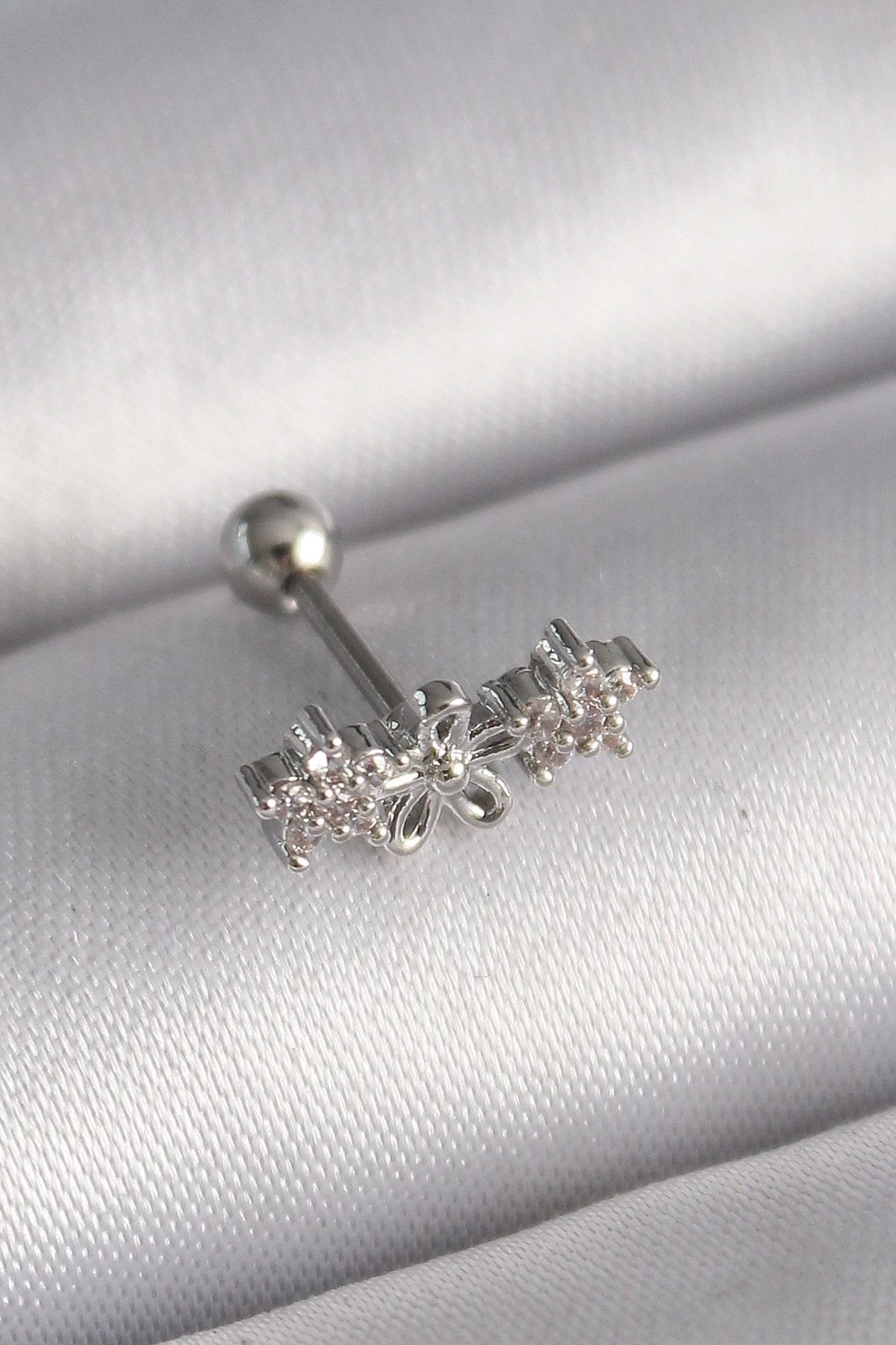 Clariss 316L Çelik Gümüş Renk Zirkon Taşlı Çiçek Tragus Piercing