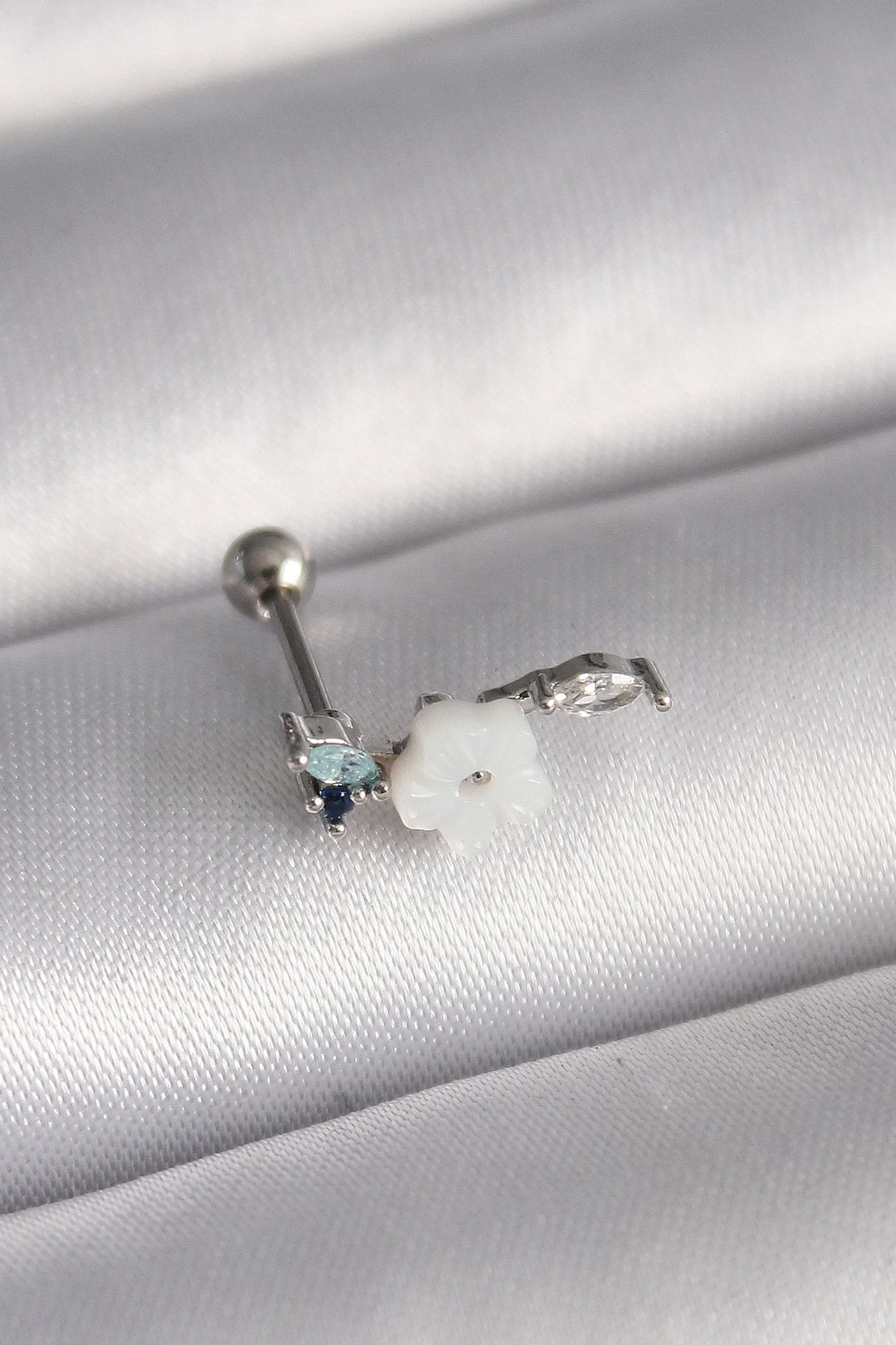 Clariss 316L Çelik Gümüş Renk Zirkon Taş Detay Beyaz Çiçek Model Tragus Piercing