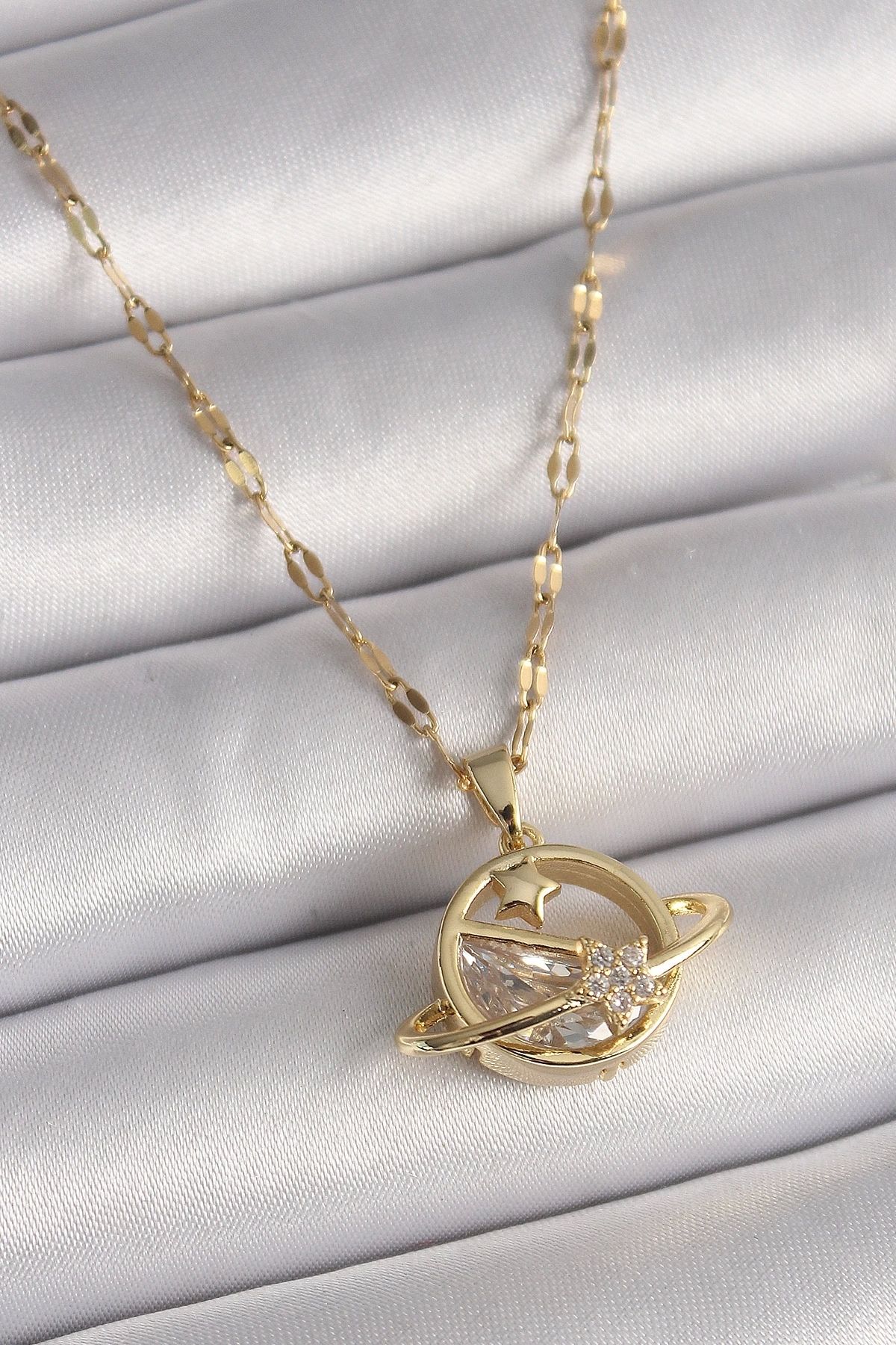 Clariss 316L Çelik Gold Renk Zincir Zirkon Taşlı Yıldız Detay Satürn Gezegen Model Kadın Kolye