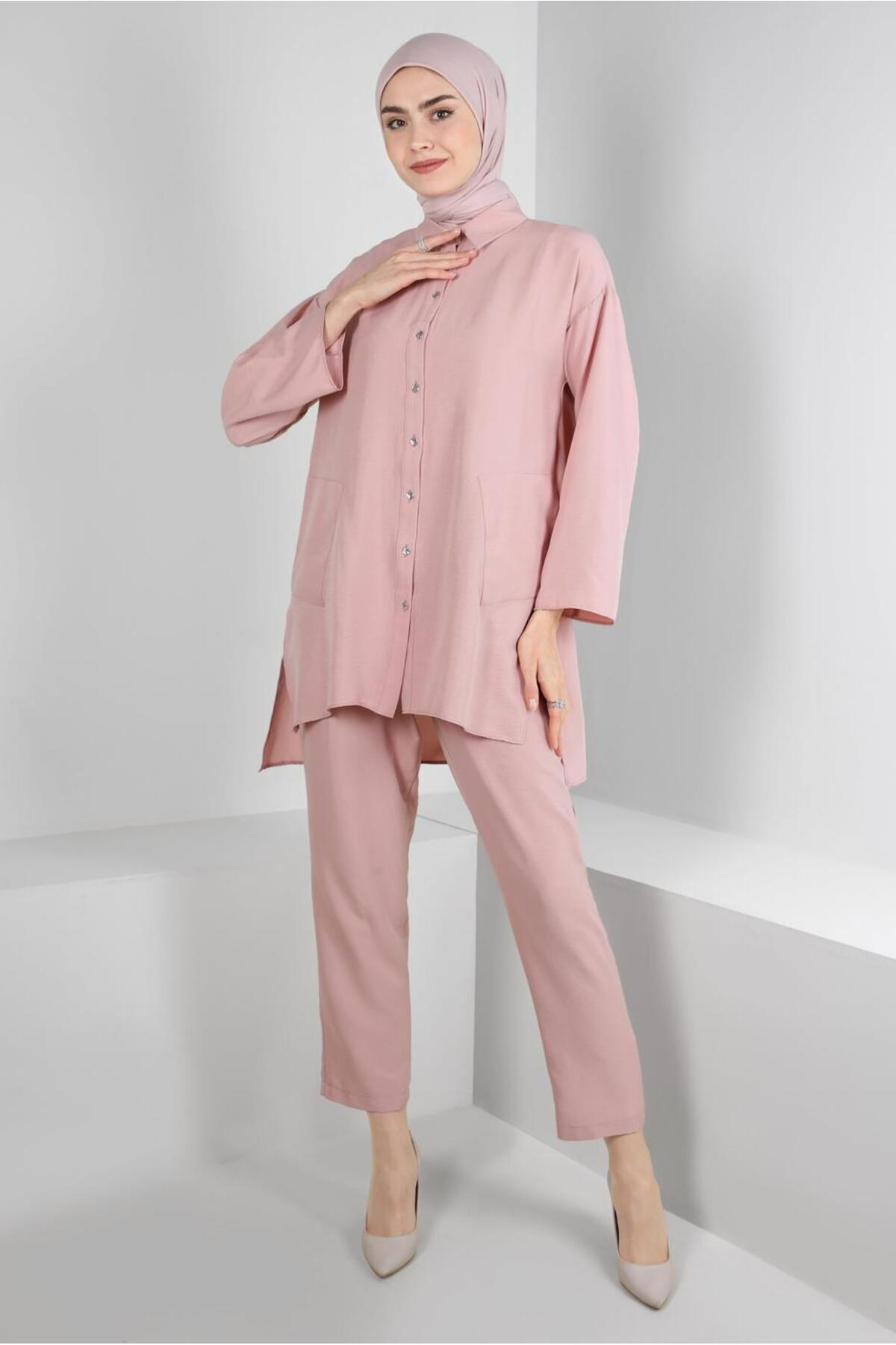 آلوینا ست شلوار دو تکه دکمهدار یقه پیراهنی ۴۳۵۹۷ آلوینا ست شلوار دو تکه دکمهدار یقه پیراهنی ۴۳۵۹۷