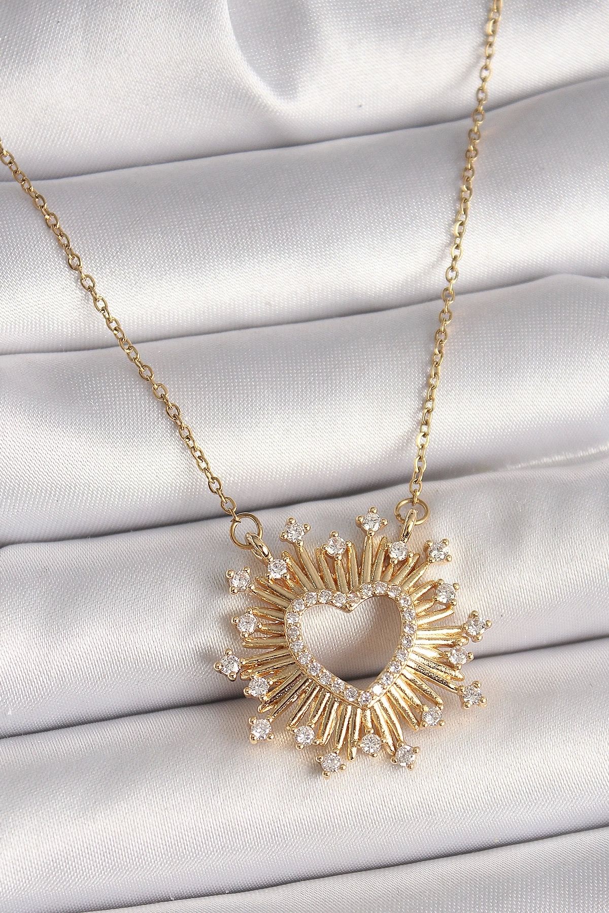 Clariss 316L Çelik Gold Renk Zirkon Taşlı Kalp Model Kadın Kolye