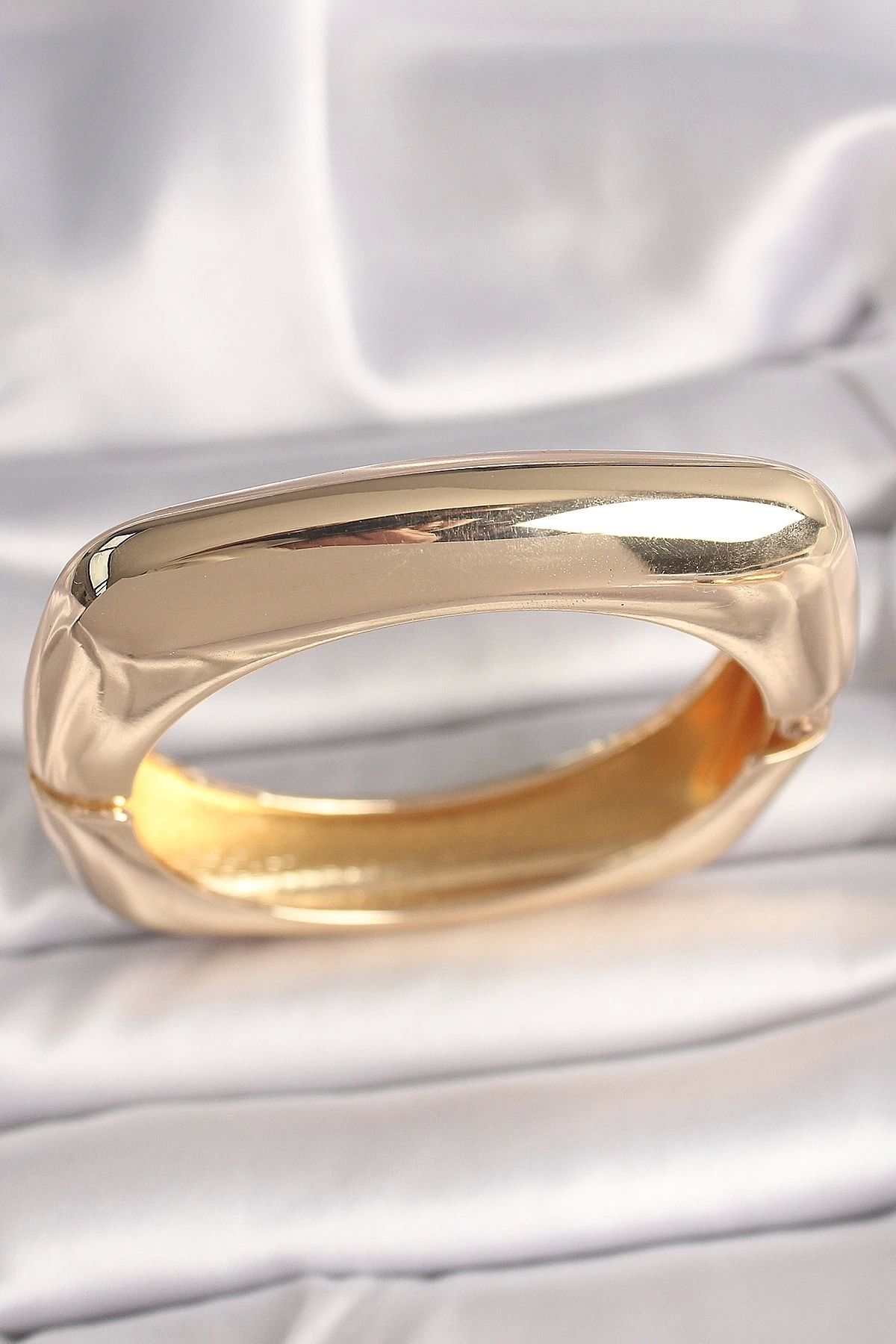 Clariss Pirinç Gold Renk Kare Model Kadın Kelpeçe