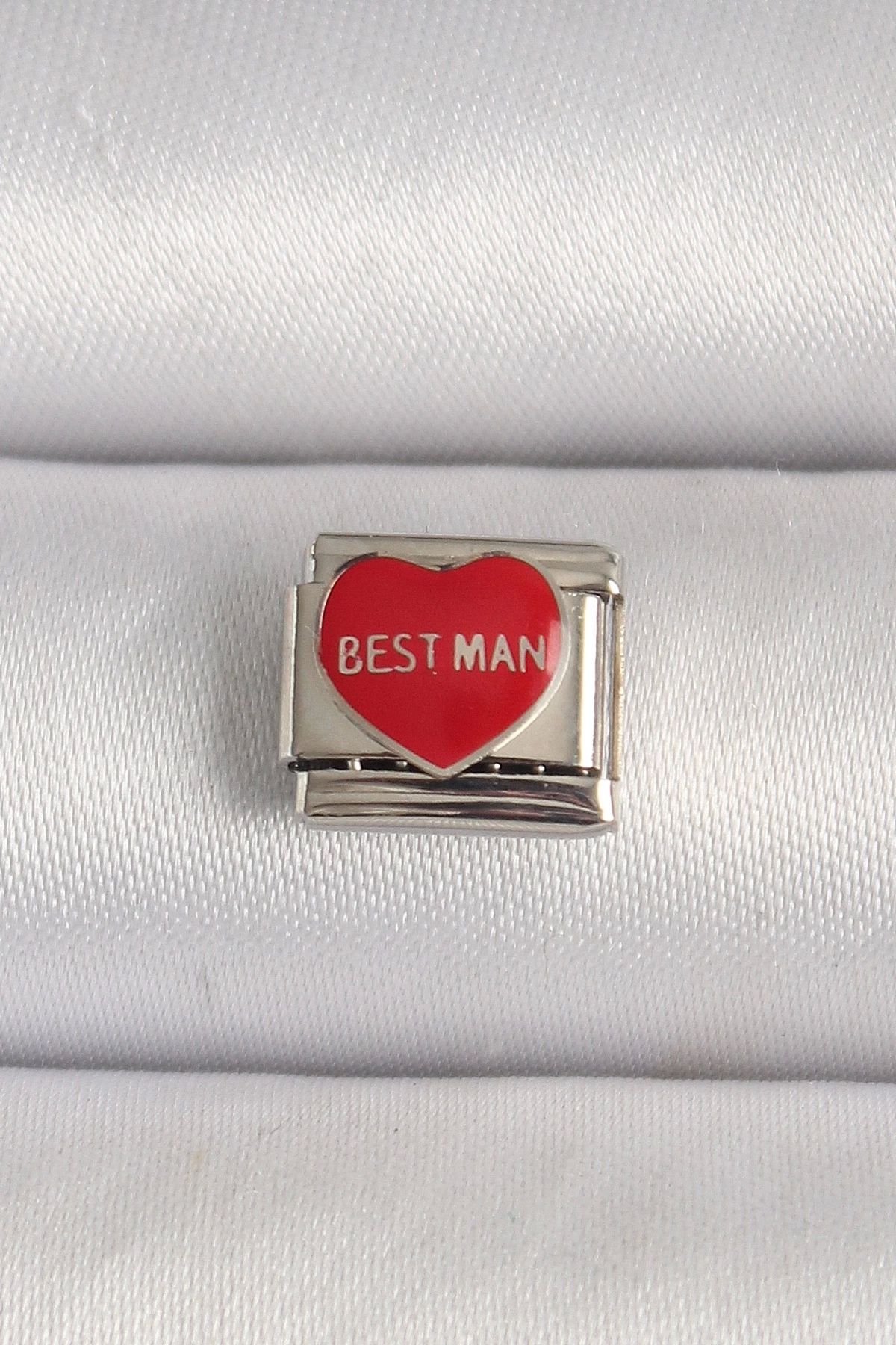 Clariss 316L Çelik Gümüş Renk 'Best Man' Yazılı Kırmızı Kalp İşlemeli Nomination Charm