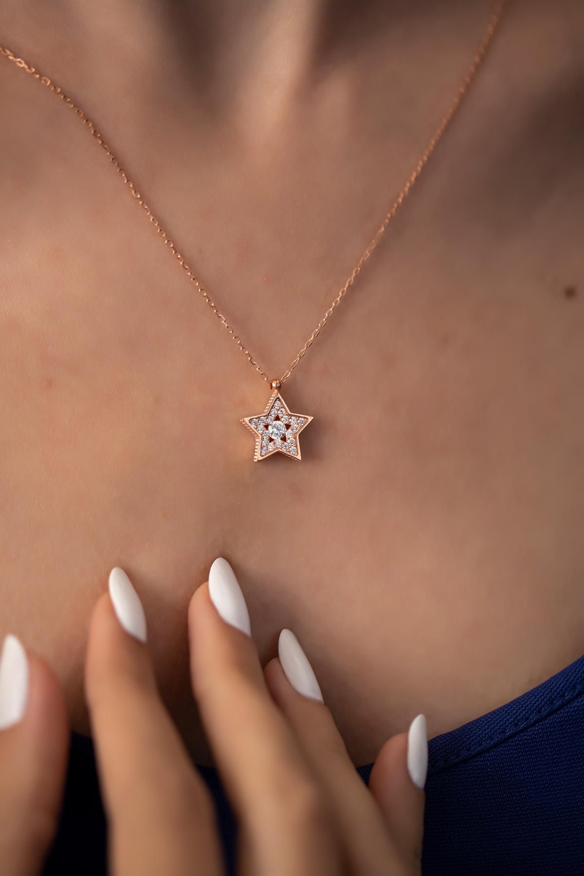 Ninova Silver Dikdörtgen Model Gümüş Zirconia Kolye