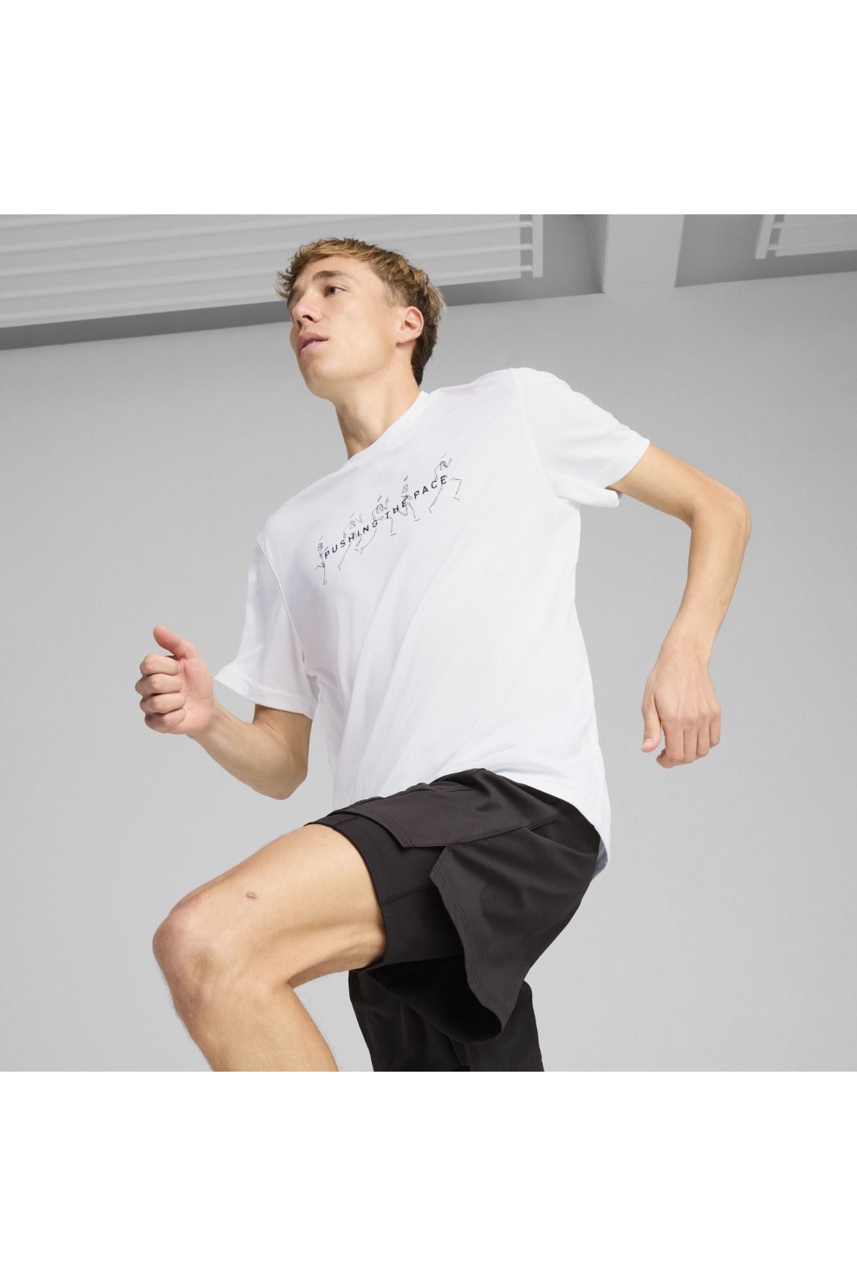Puma Graphics Running Illustratio Erkek Beyaz Yuvarlak Yaka Tişört