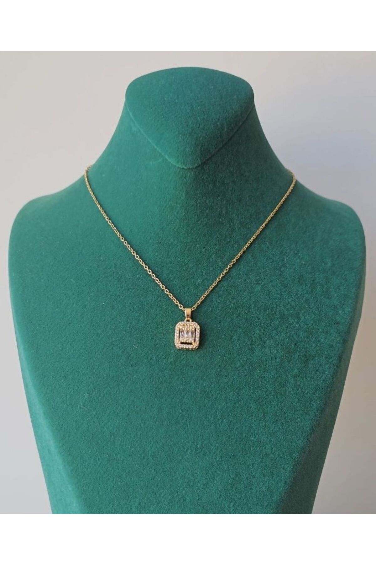 LİLİA ÇELİK GOLD BAGET KOLYE
